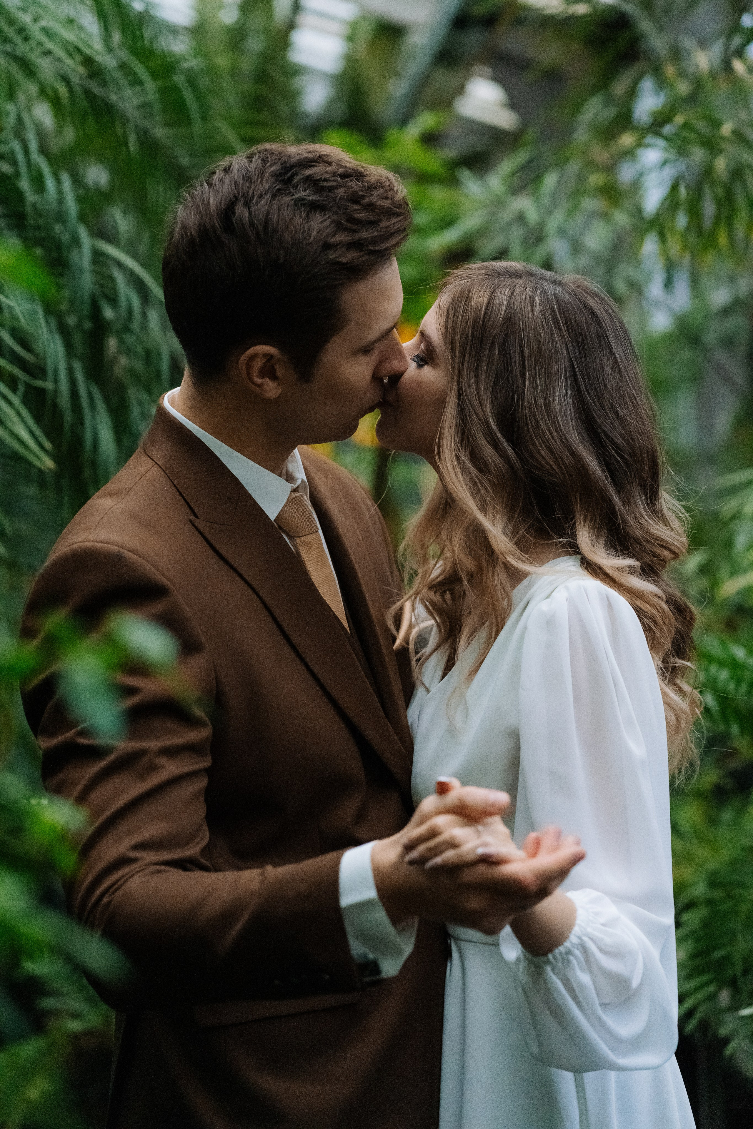 Свадебная фотосессия в оранжерее, Москва. Свадебный фотограф в Москве Анна Полушина