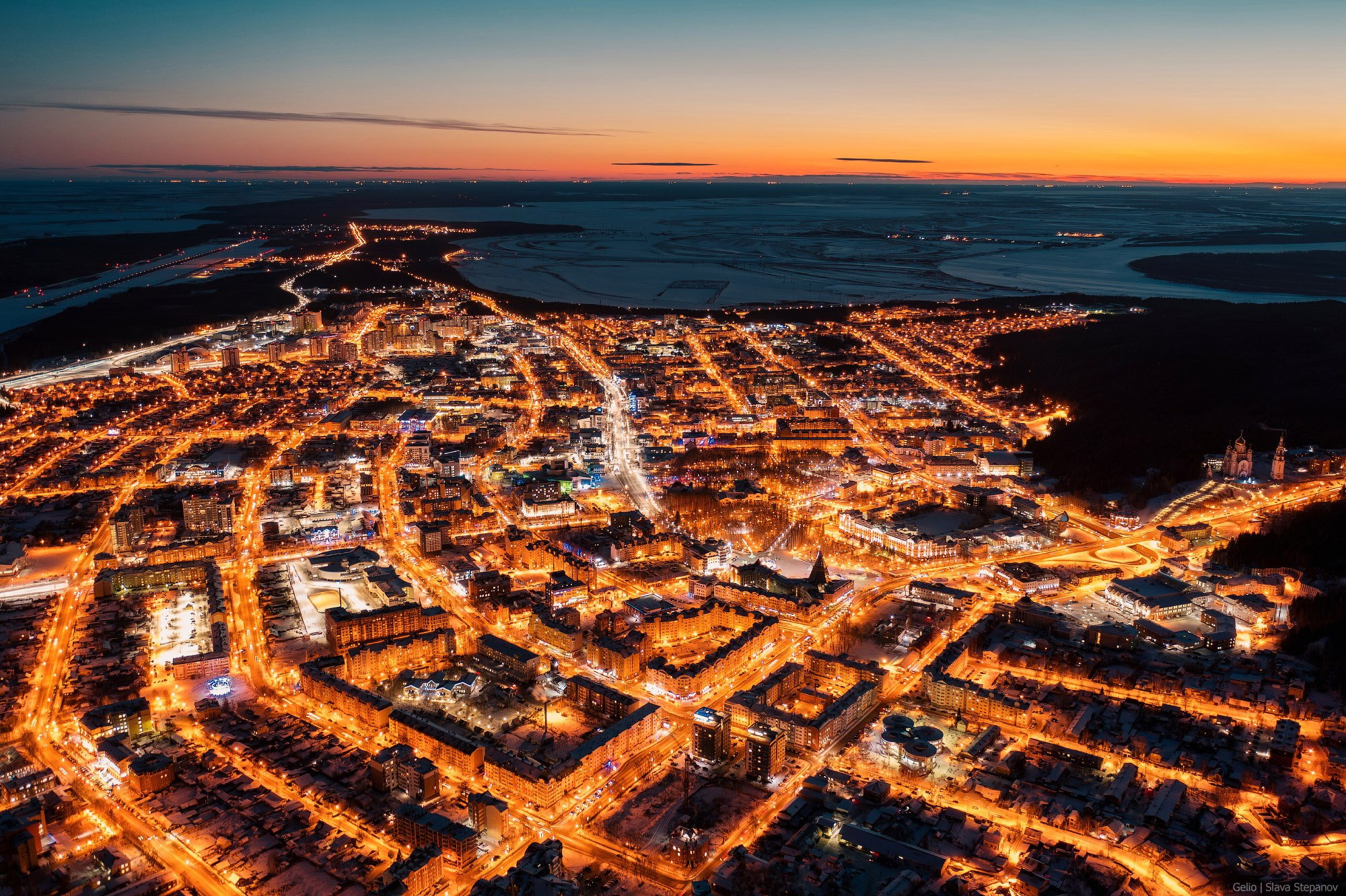 Ханты-Мансийск с высоты, огни города