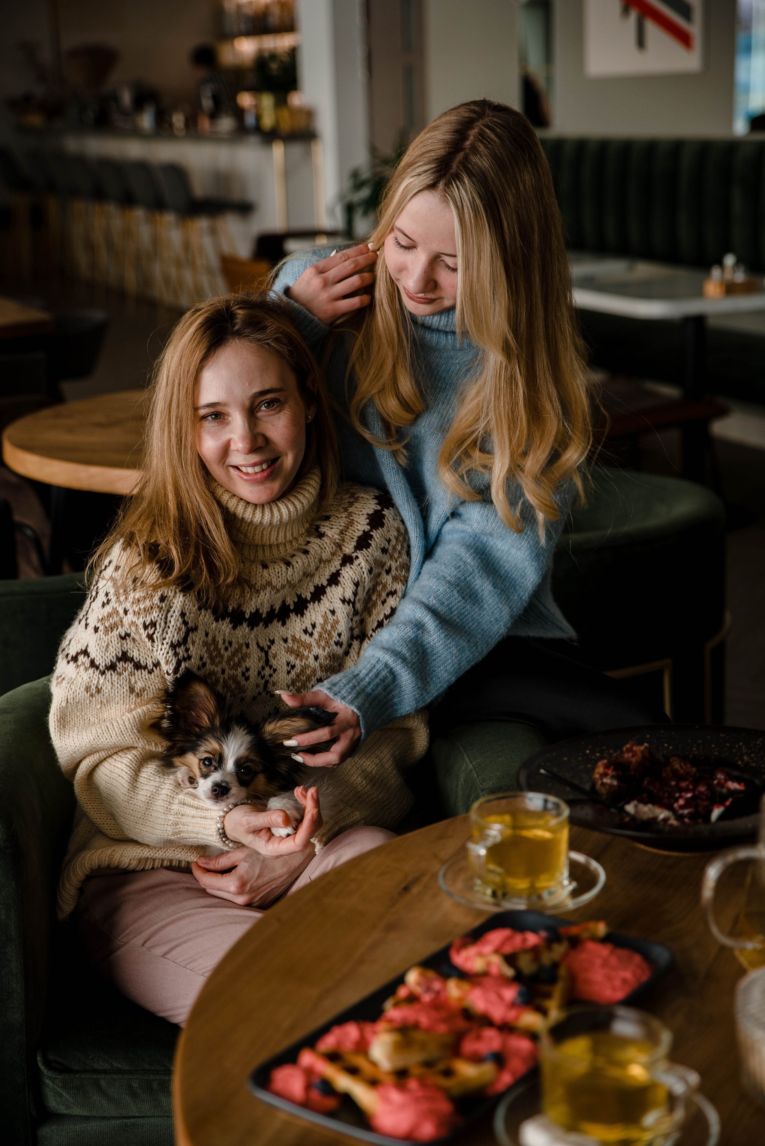 Настя, Света и Папийон Луней. Главная
