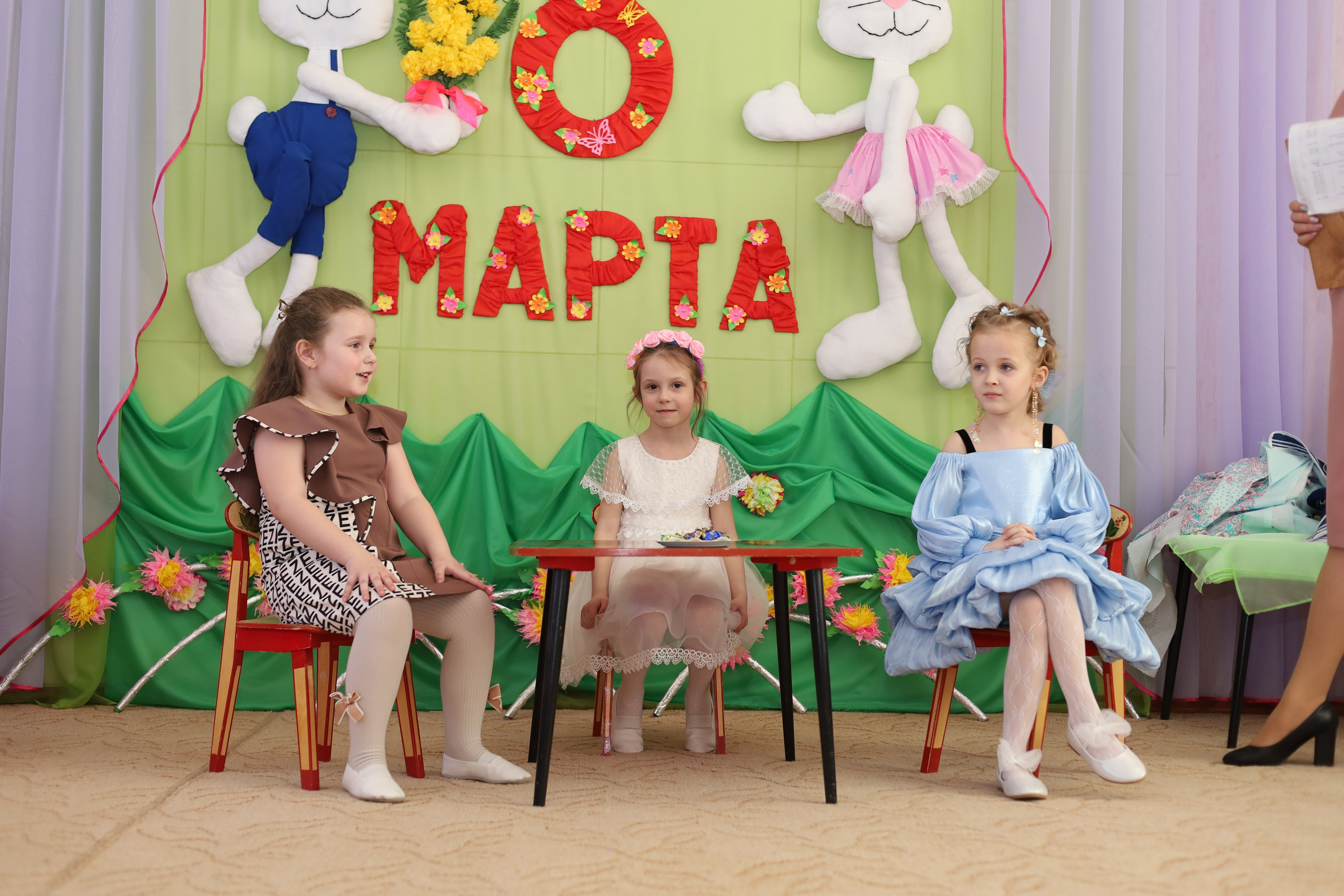 Прайс фото и видеосъемка вручение аттестатов и утренников в детском саду. Свадебный фотограф ростовская область