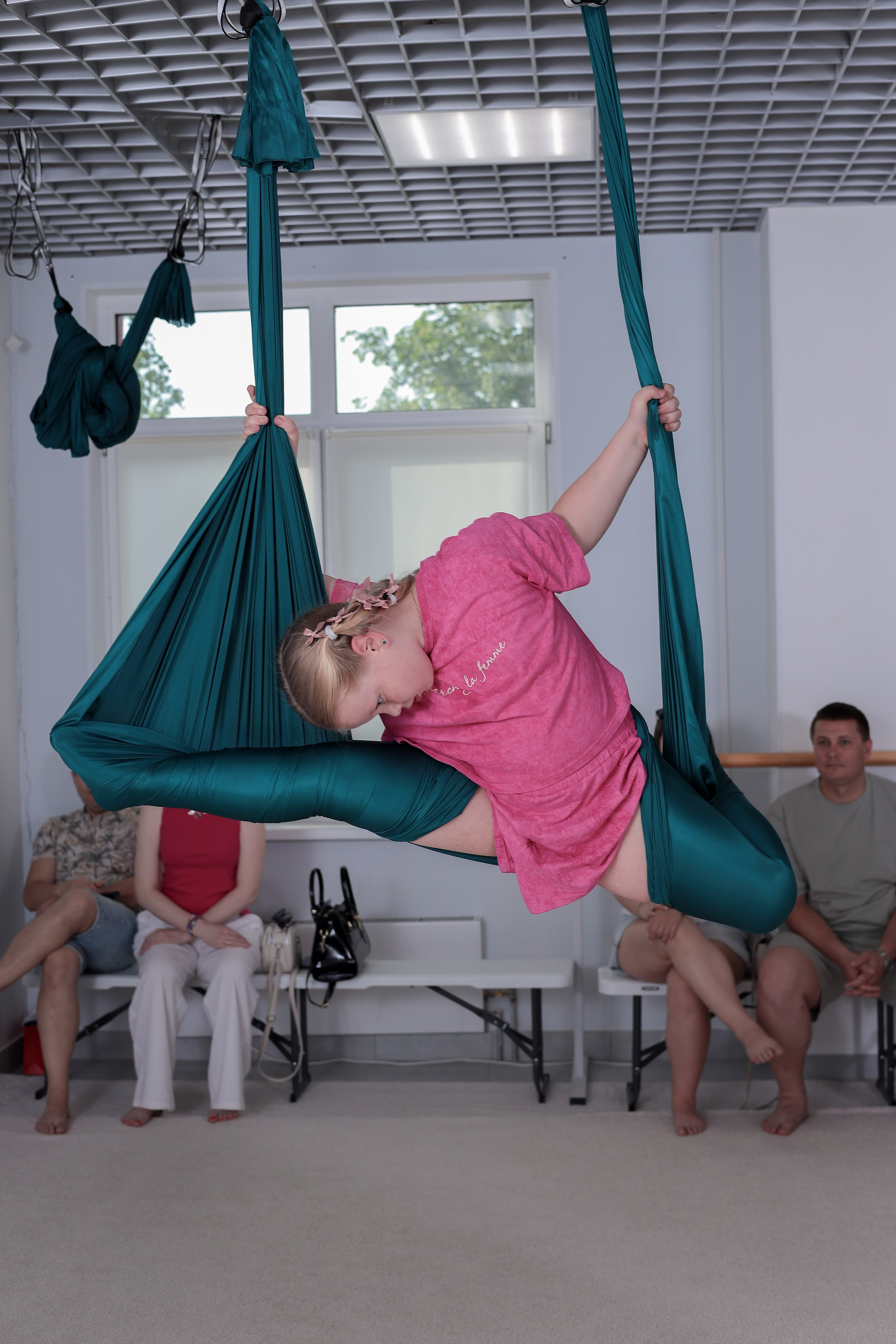 Детская аэройога. Фотограф Надршина Лилия