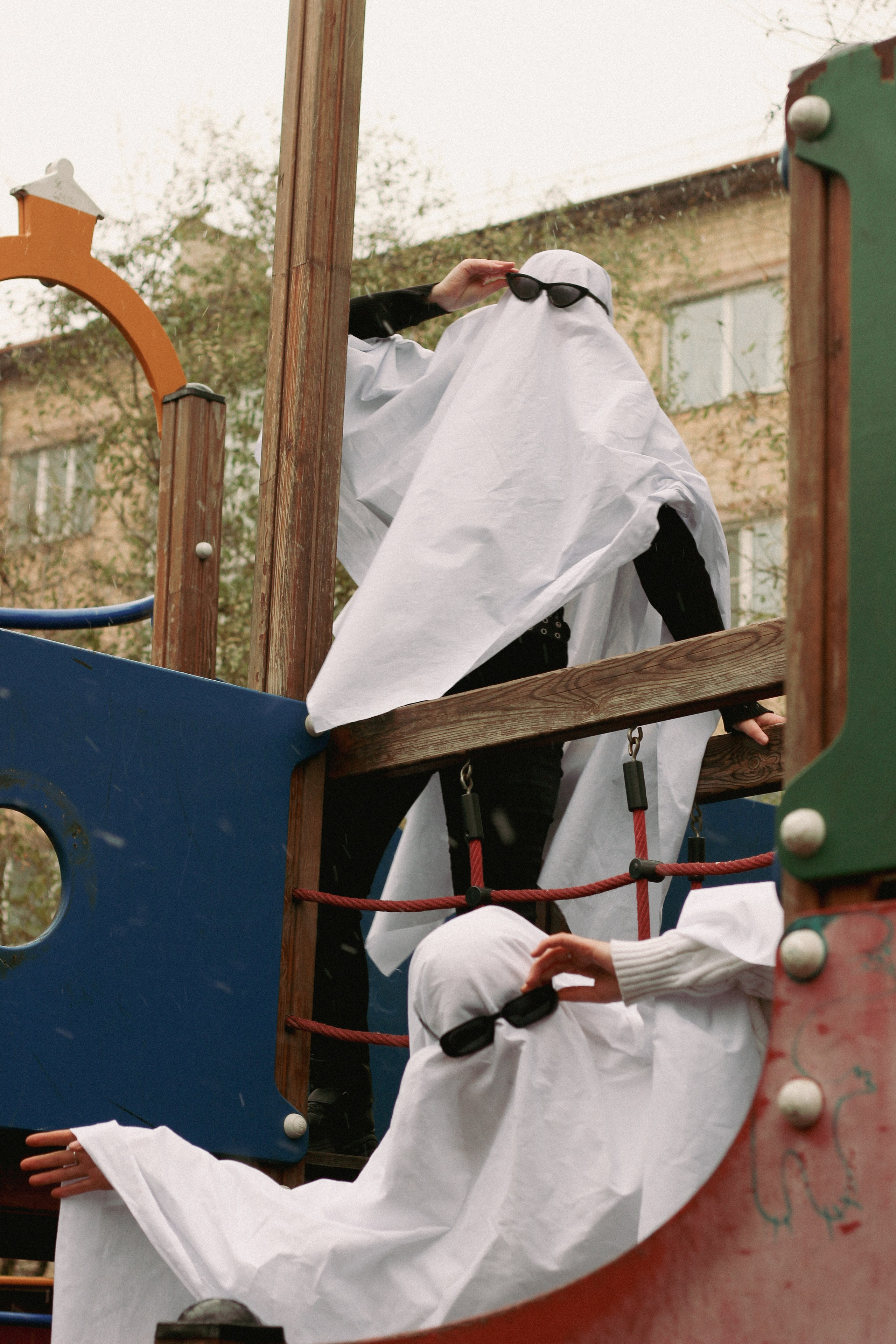 Милые привидения Алёна и Альбина. Фотограф Красноярск