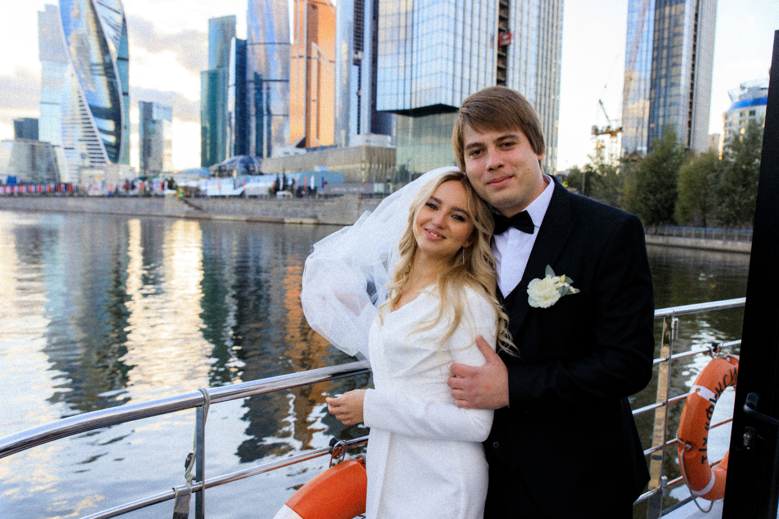 Церемония на катере. Свадебный фотограф Москва