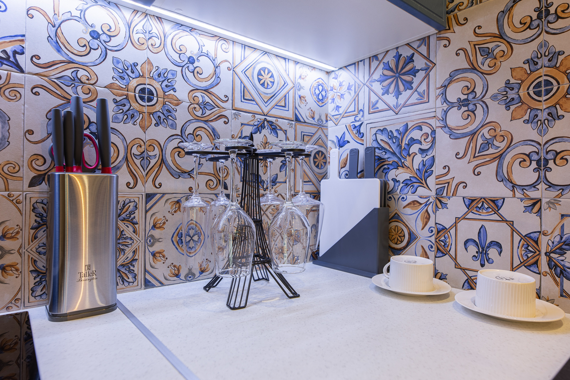 Renatphoto-фотосъемка апартаментов в Новороссийске. Профессиональная фотосъёмка интерьеров, предметная фотосессия еды для меню г. Анапа