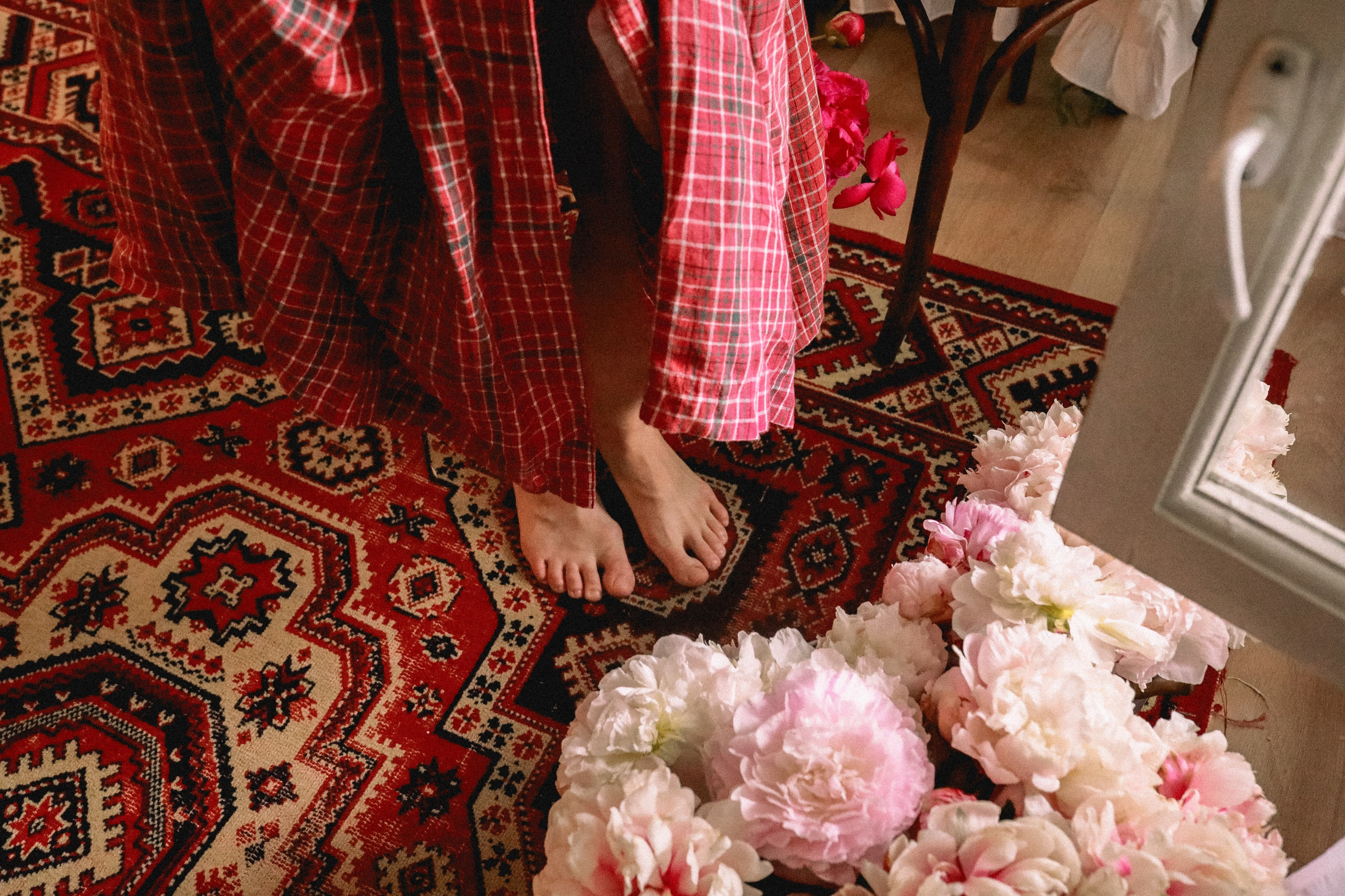 Пионы на балконе