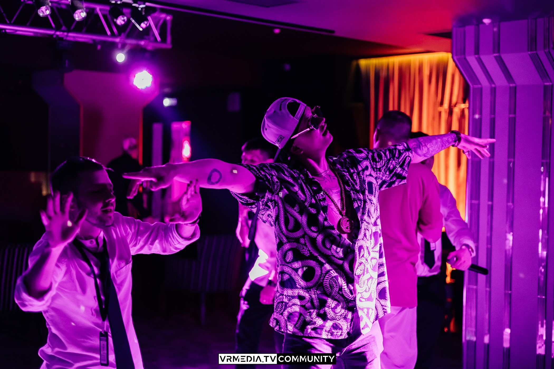 Караоке-бар «Volna»: День России