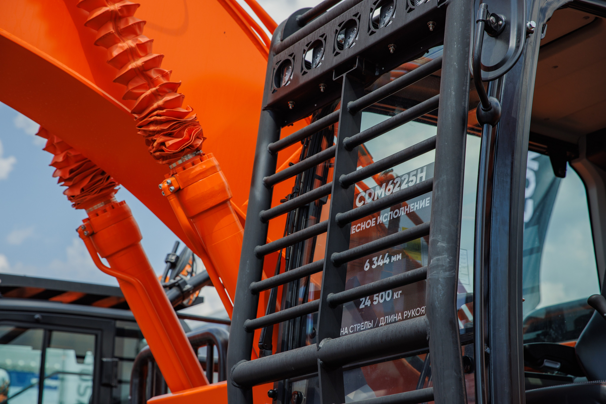 Выставка Спец. Техники. Фотограф Москва Шептаев Артём