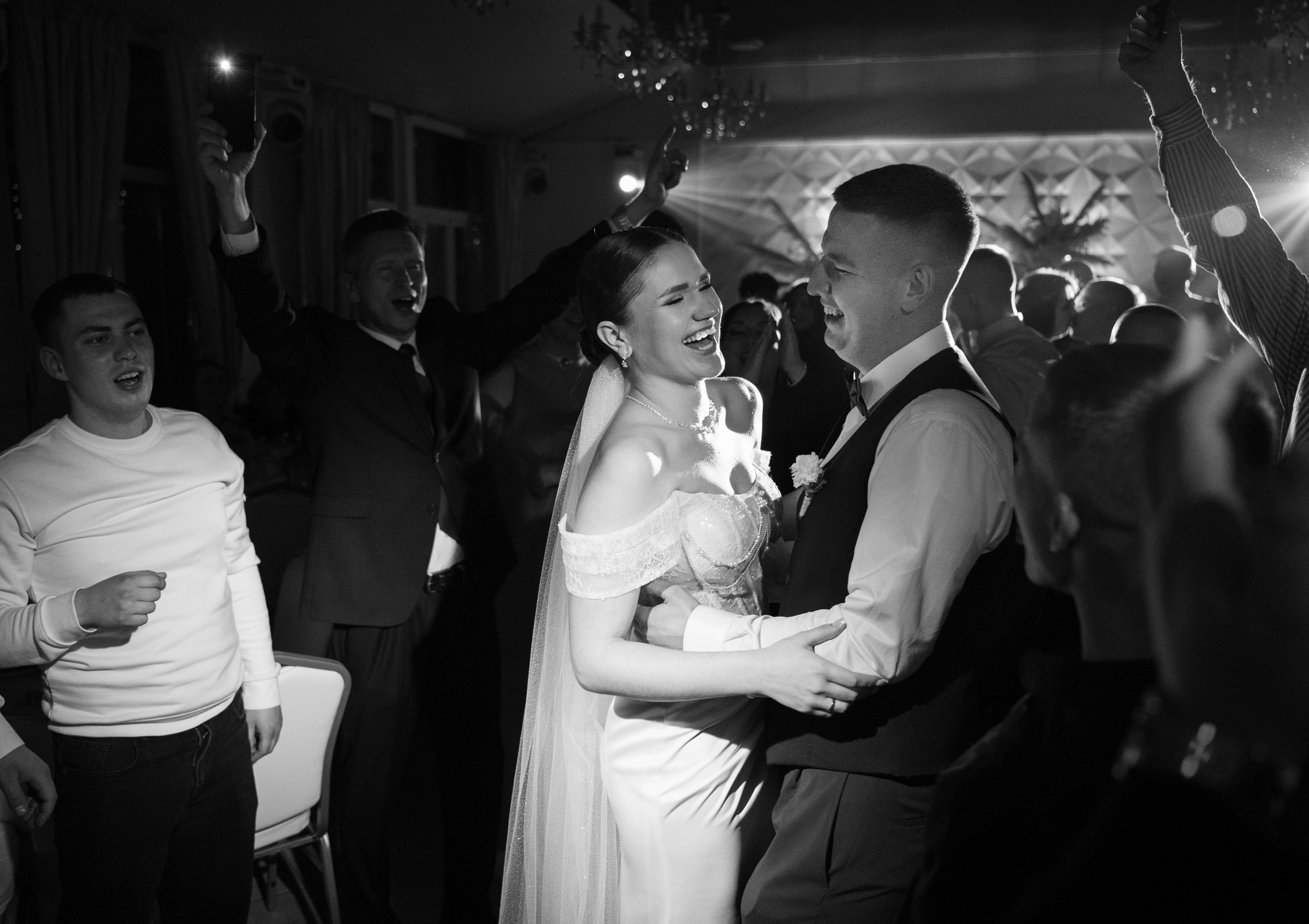 Живи, пока живется, пока бушует кровь. Свадебный фотограф в Минске Вадим Бурчик