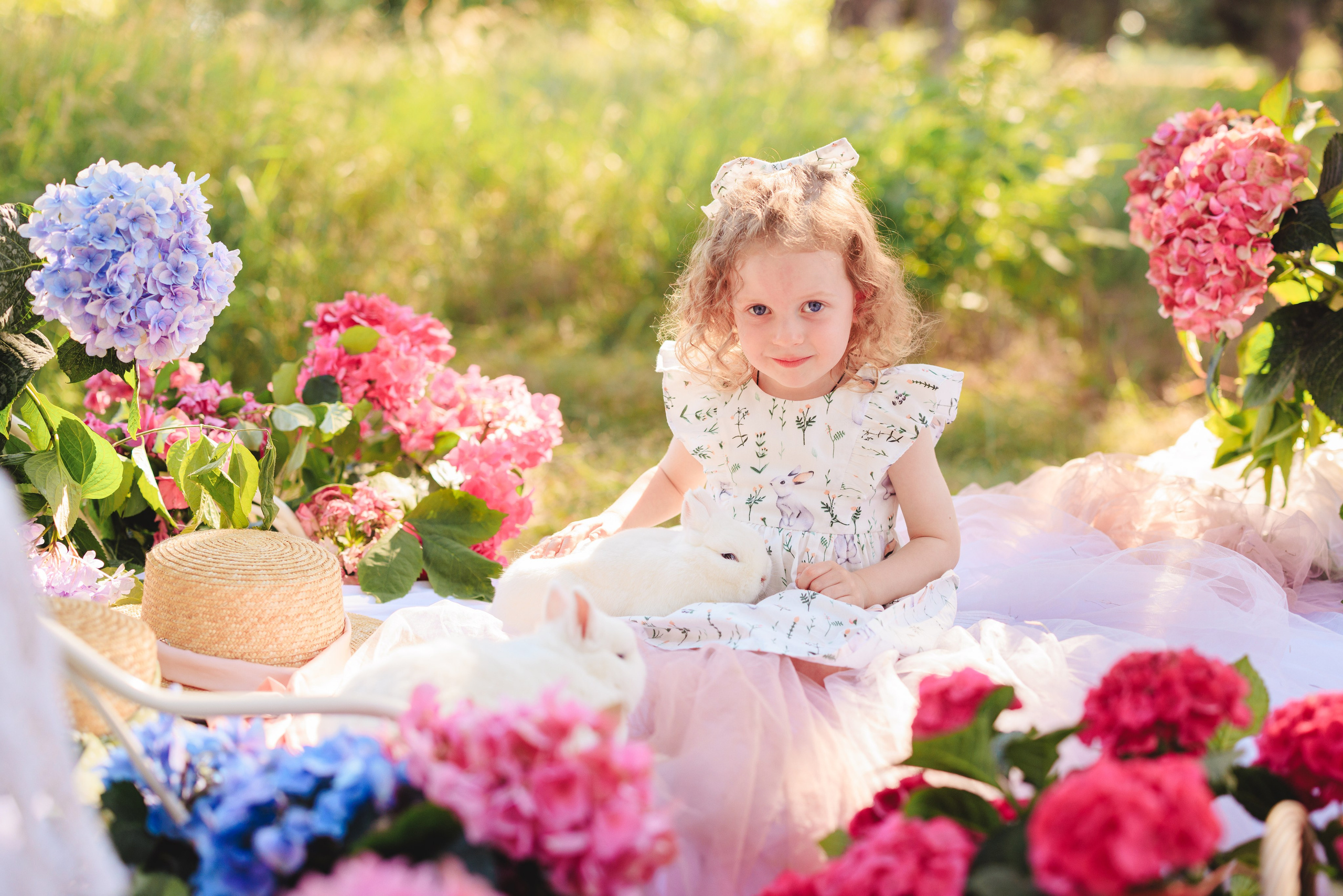 Цветочная кровать с кроликами. Семейный и детский фотограф в Краснодаре Анна Трашкова