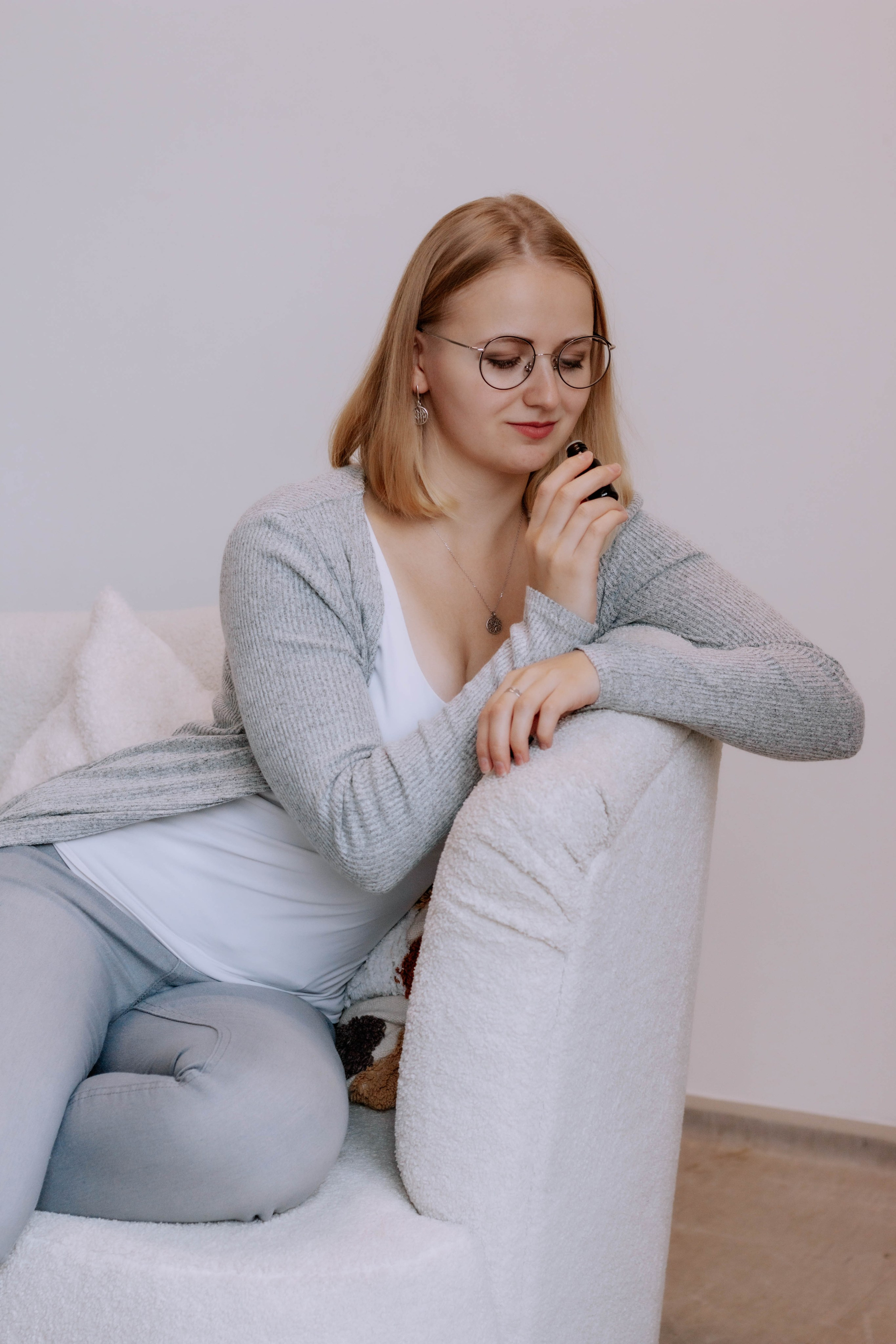 Алиса — Ароматерапевт. Бережно сохраняю ваши чувства и истории на своих фотографиях