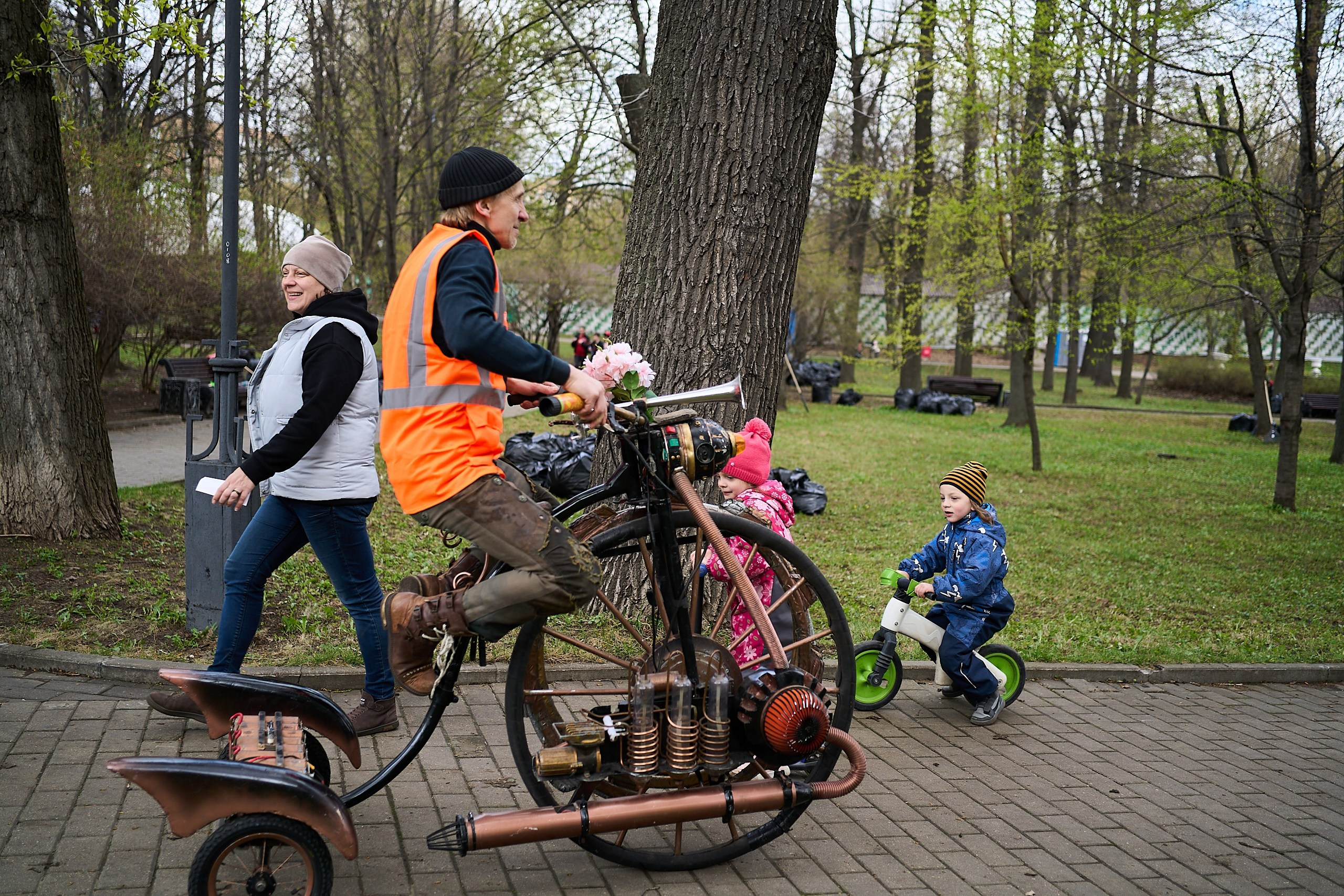 Субботник у Управления делами Мэра и Правительства Москвы. Фотограф и Видеограф в Москве. Олег Корушев