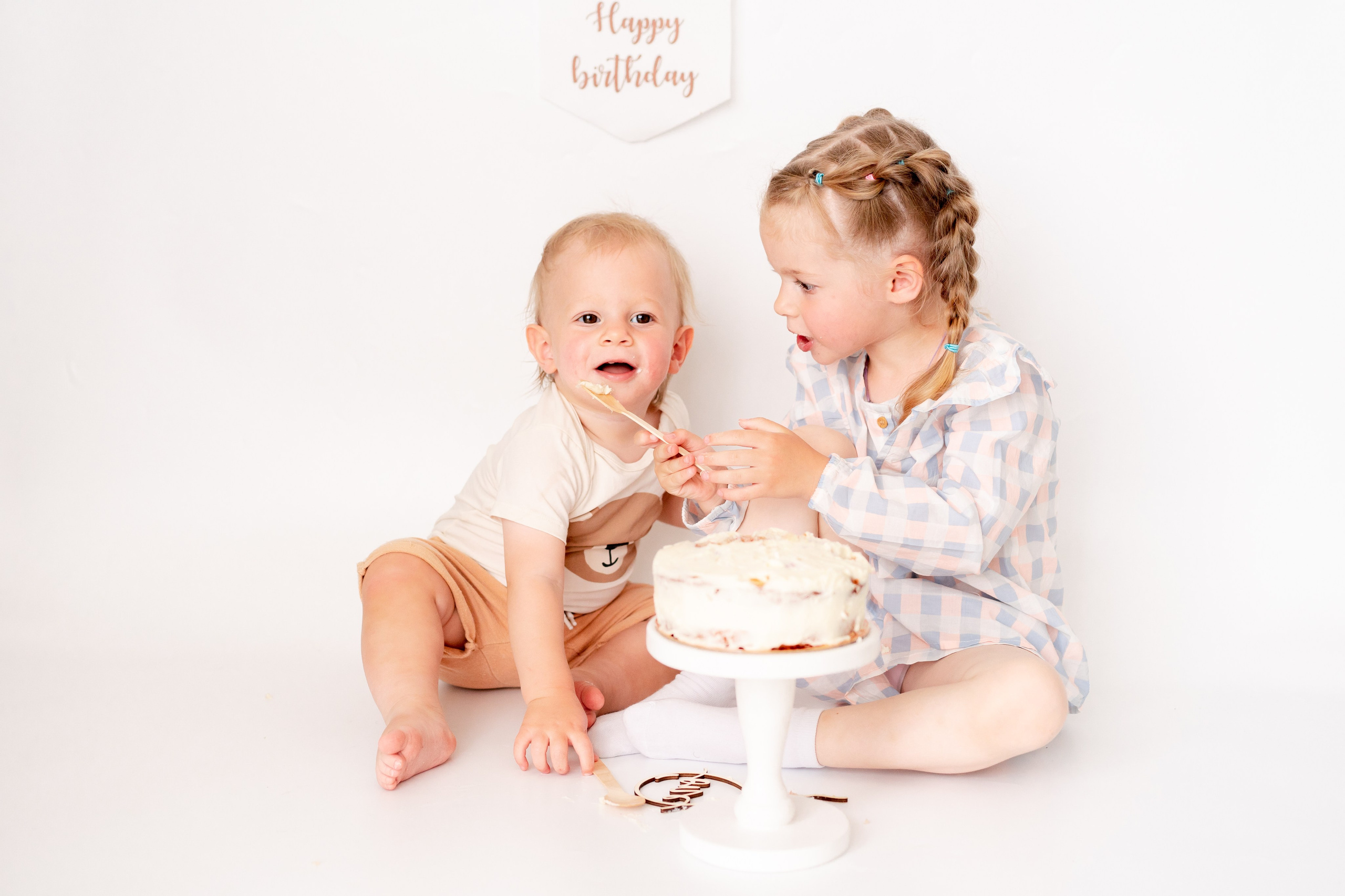 Крушение торта, Smash cake. Детская, семейная фотостудия в Санкт-Петербурге