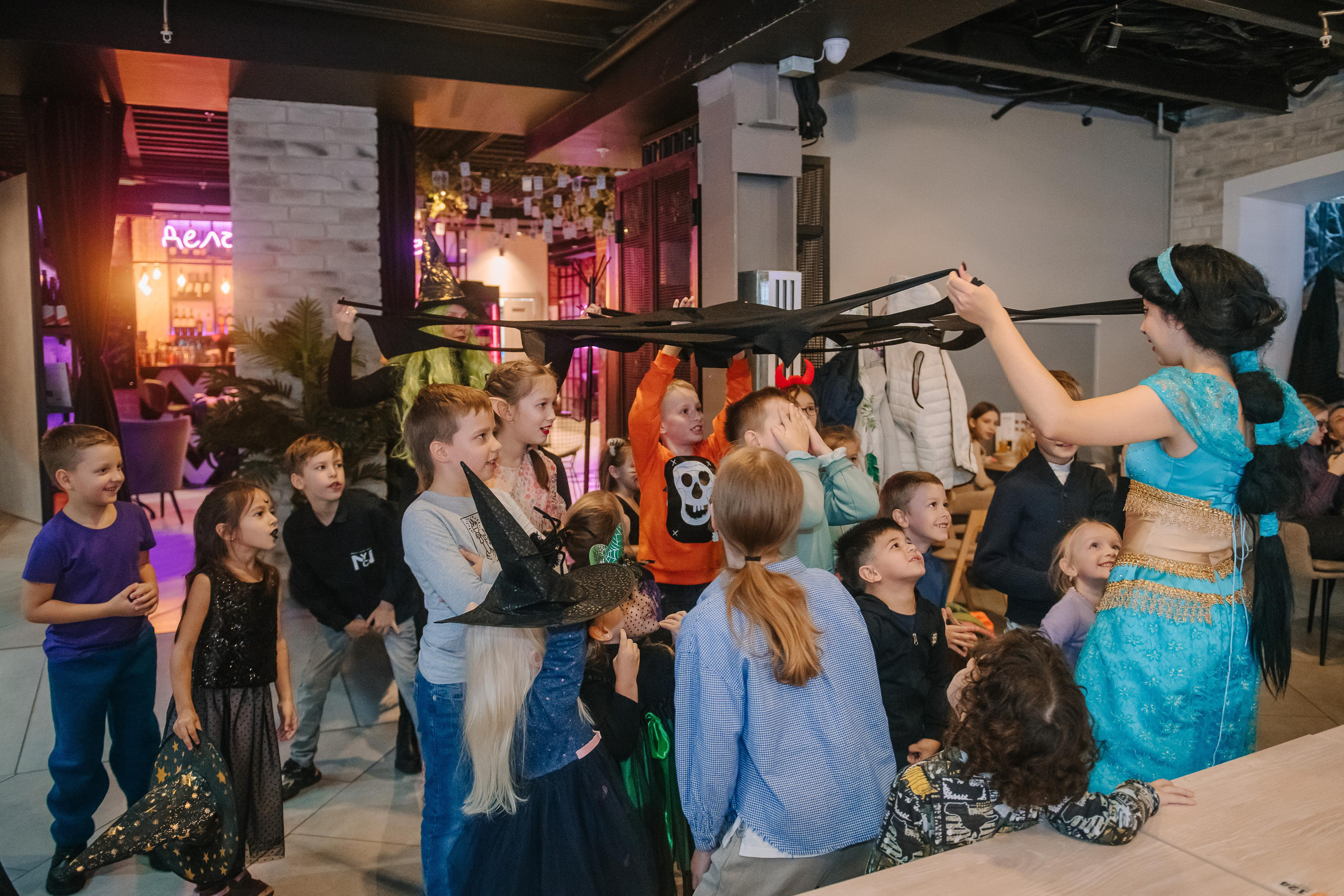 Гастродвор детский мастер-класс на Хеллоуин по приготовлению пиццы. Фотограф Валерия Голубева (Миронова)