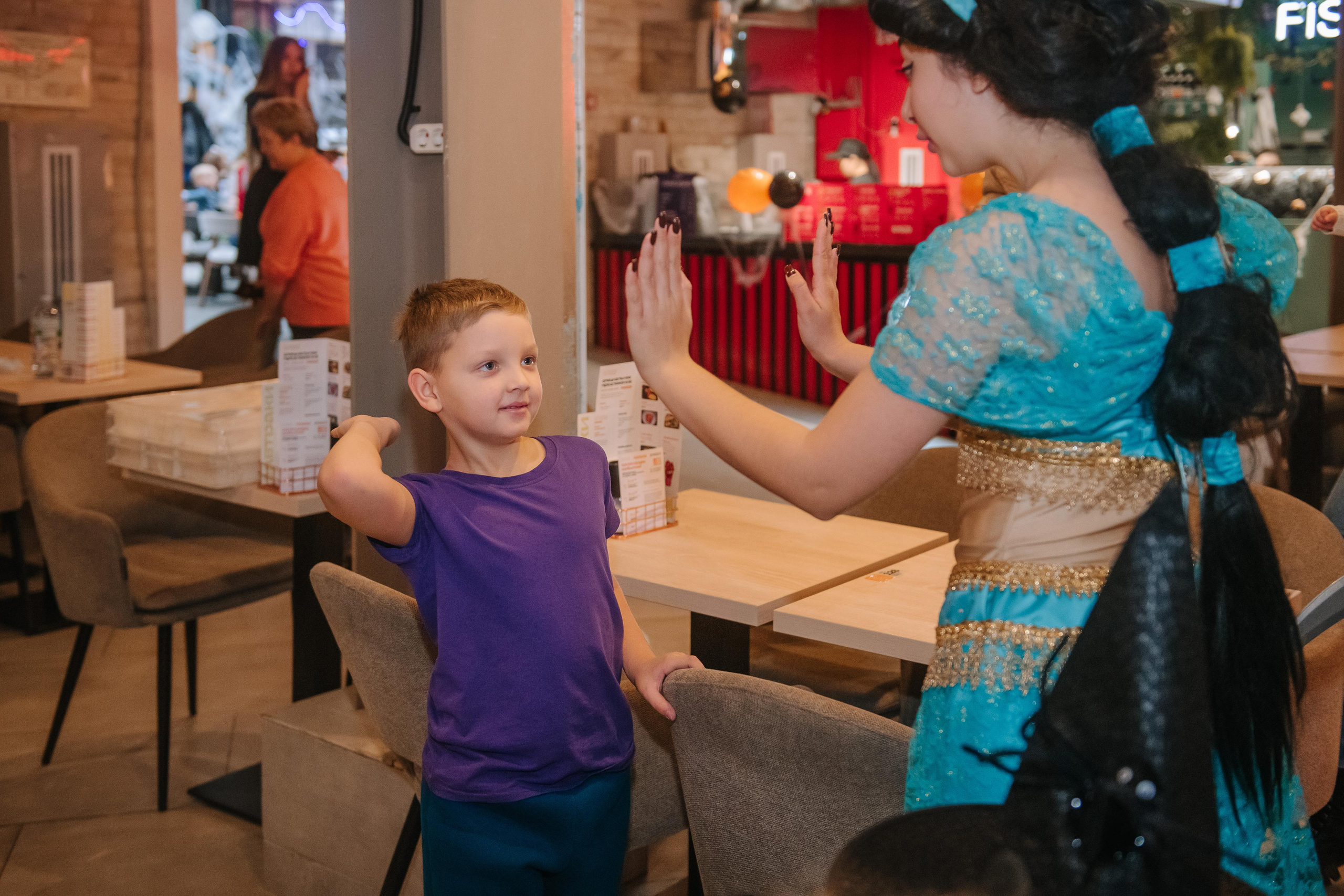 Гастродвор детский мастер-класс на Хеллоуин по приготовлению пиццы. Фотограф Валерия Голубева (Миронова)