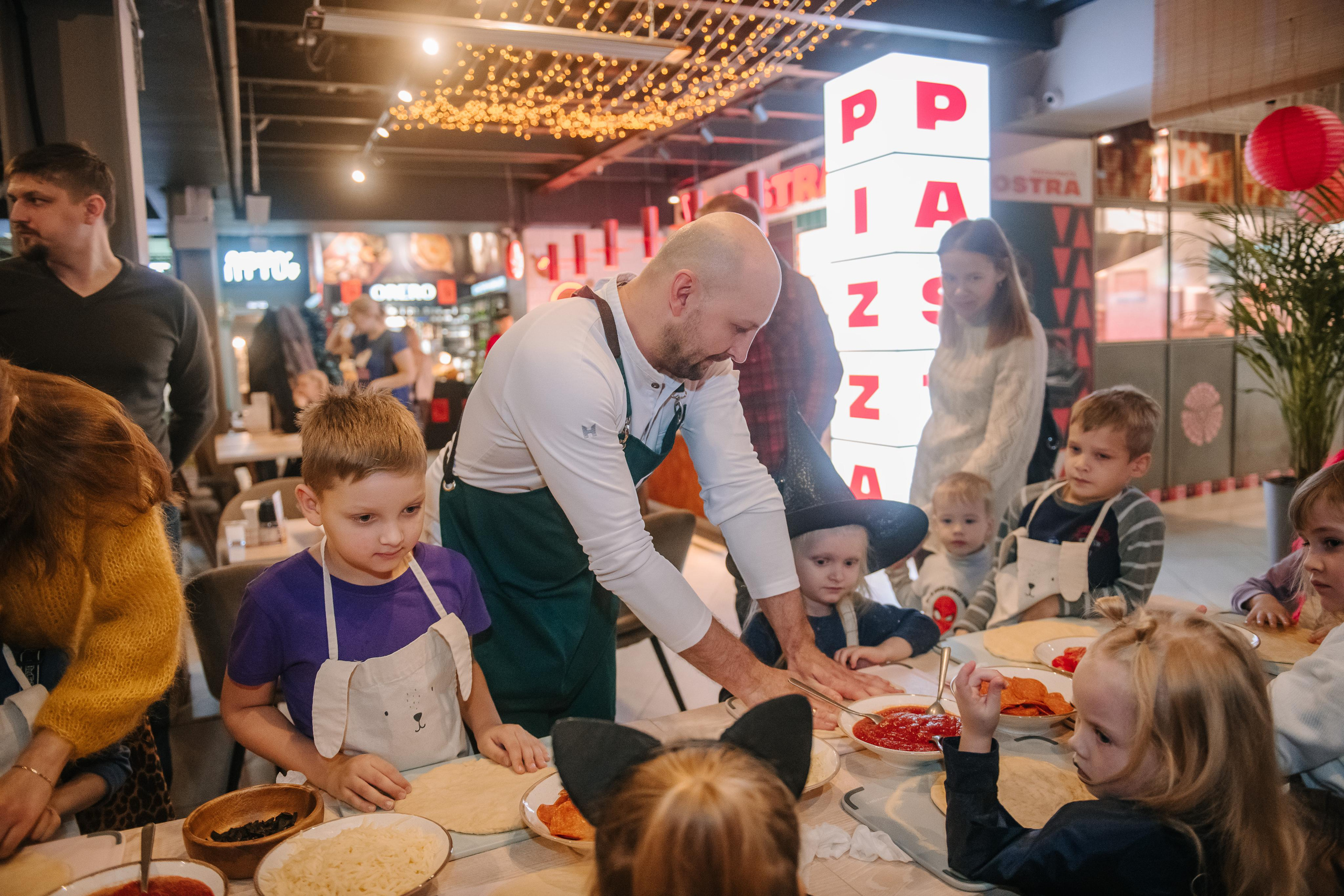 Гастродвор детский мастер-класс на Хеллоуин по приготовлению пиццы. Фотограф Валерия Голубева (Миронова)