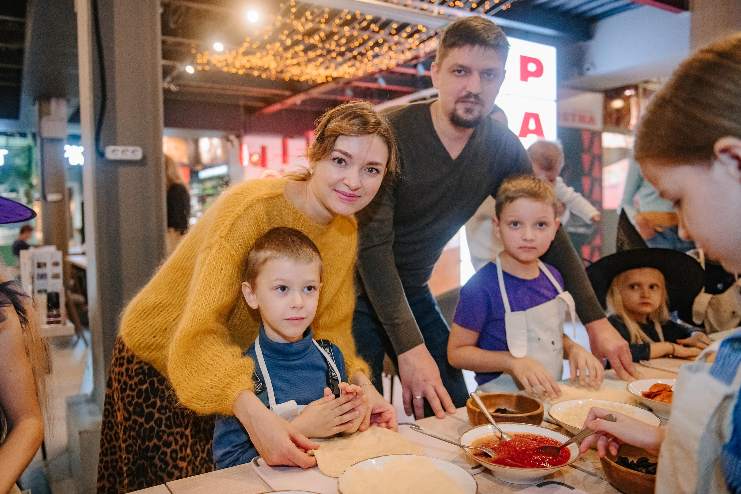 Гастродвор детский мастер-класс на Хеллоуин по приготовлению пиццы. Фотограф Валерия Голубева (Миронова)