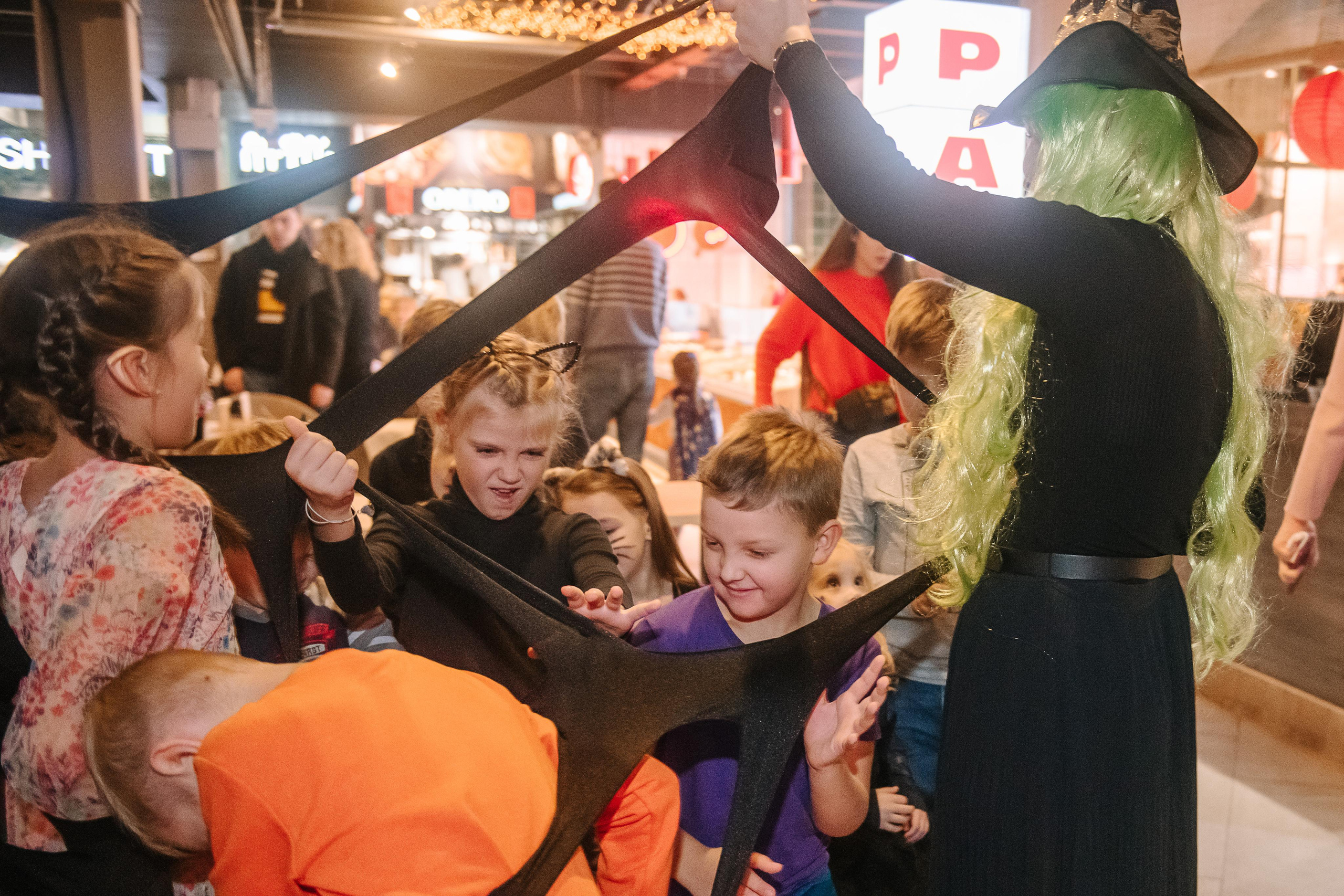 Гастродвор детский мастер-класс на Хеллоуин по приготовлению пиццы. Фотограф Валерия Голубева (Миронова)