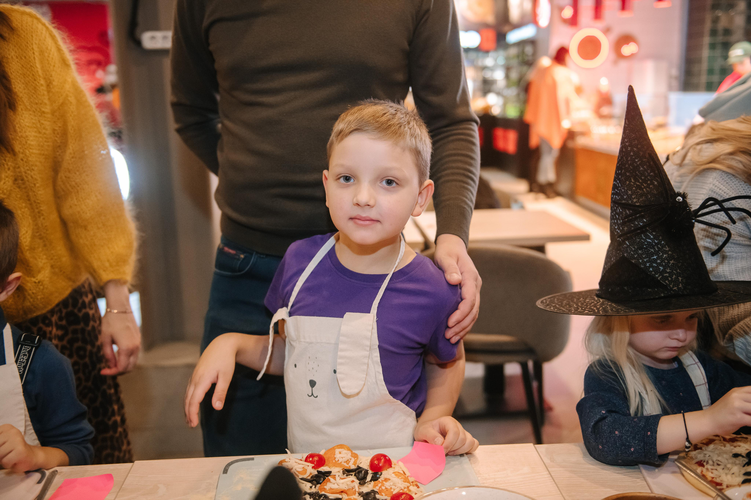 Гастродвор детский мастер-класс на Хеллоуин по приготовлению пиццы. Фотограф Валерия Голубева (Миронова)