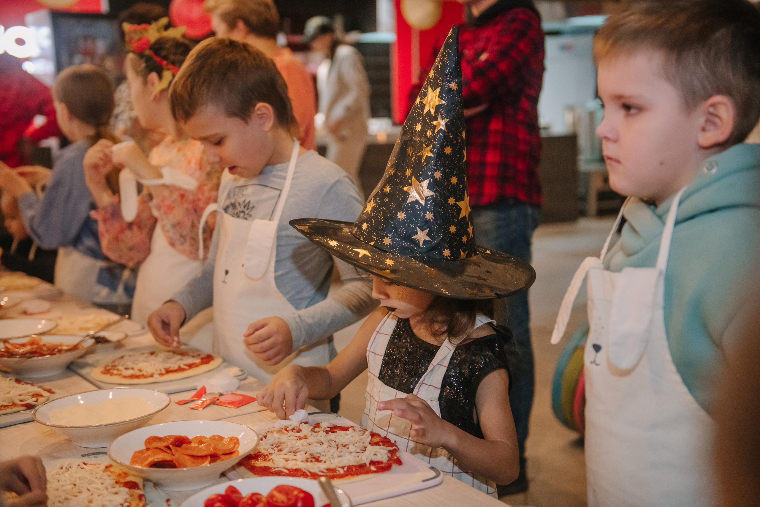 Гастродвор детский мастер-класс на Хеллоуин по приготовлению пиццы. Фотограф Валерия Голубева (Миронова)
