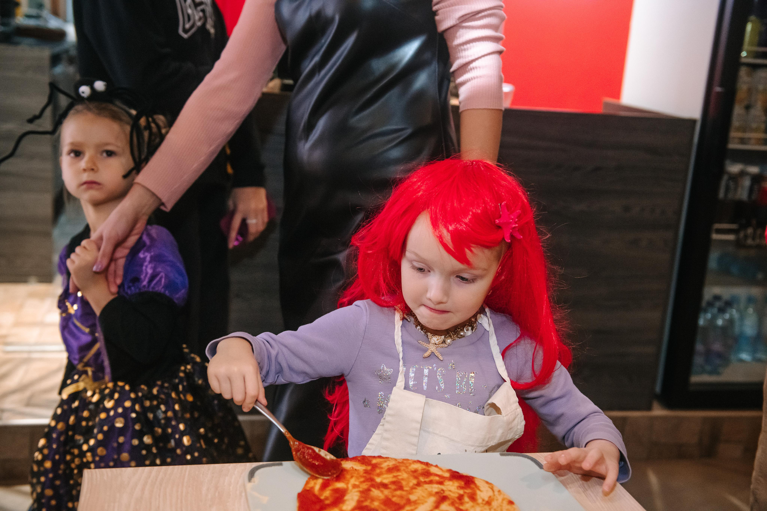 Гастродвор детский мастер-класс на Хеллоуин по приготовлению пиццы. Фотограф Валерия Голубева (Миронова)