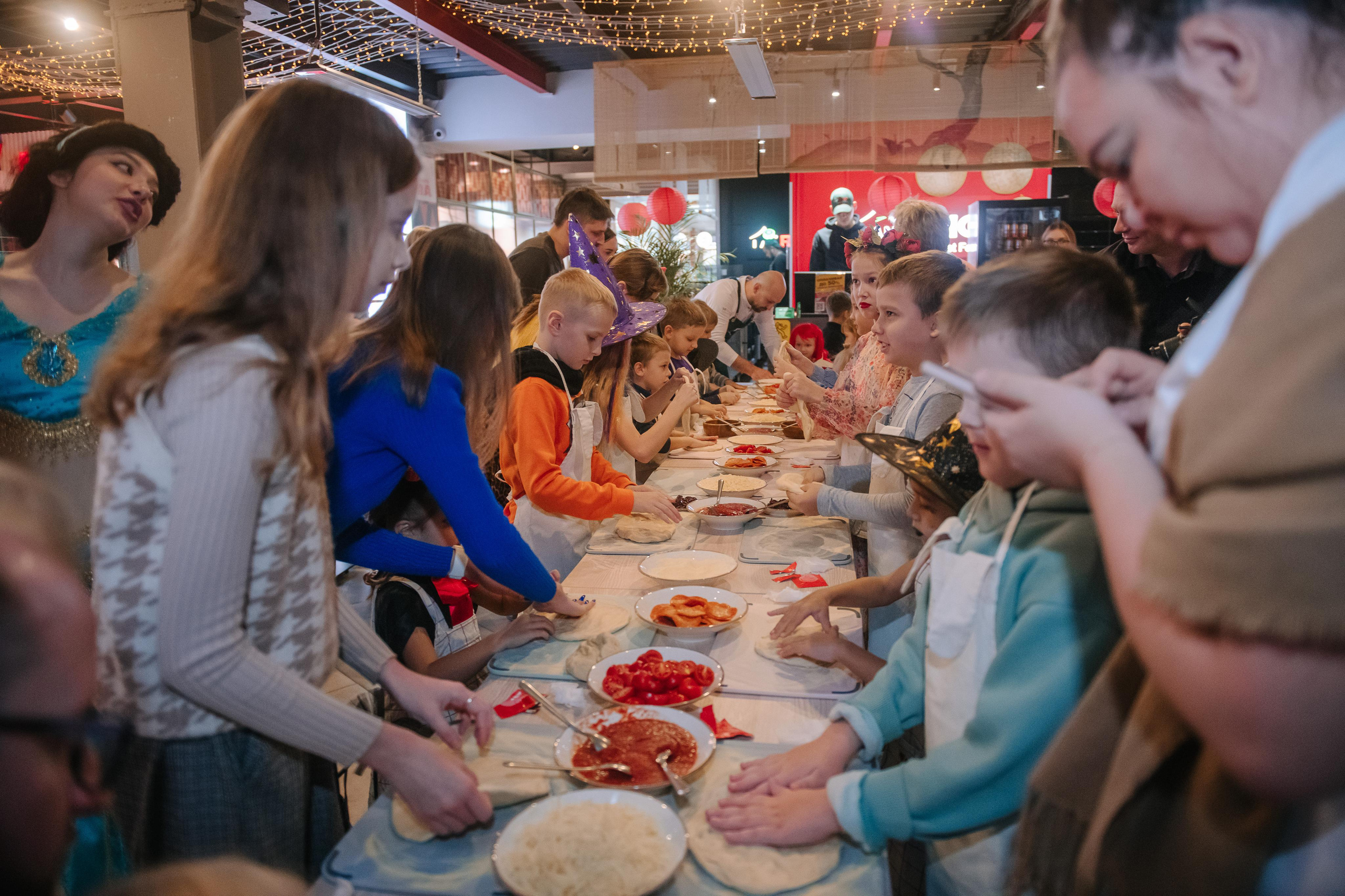 Гастродвор детский мастер-класс на Хеллоуин по приготовлению пиццы. Фотограф Валерия Голубева (Миронова)