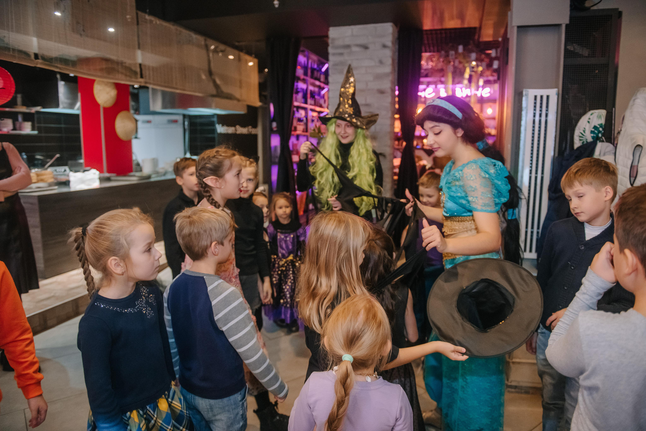 Гастродвор детский мастер-класс на Хеллоуин по приготовлению пиццы. Фотограф Валерия Голубева (Миронова)
