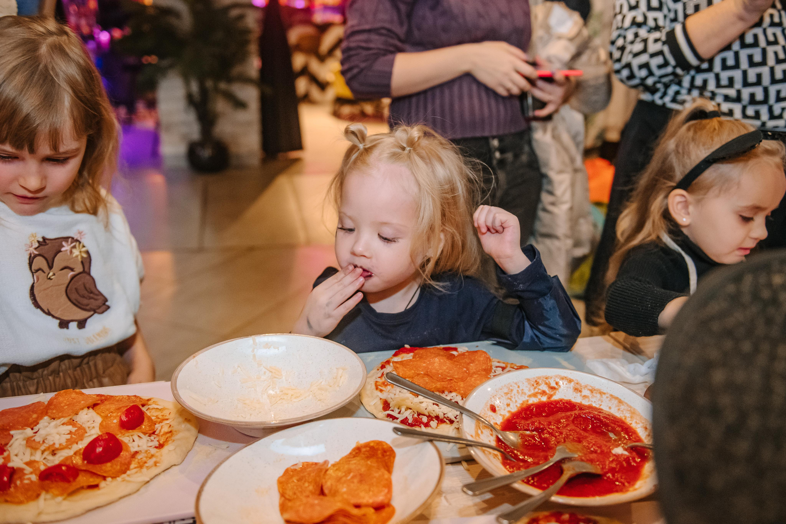 Гастродвор детский мастер-класс на Хеллоуин по приготовлению пиццы. Фотограф Валерия Голубева (Миронова)