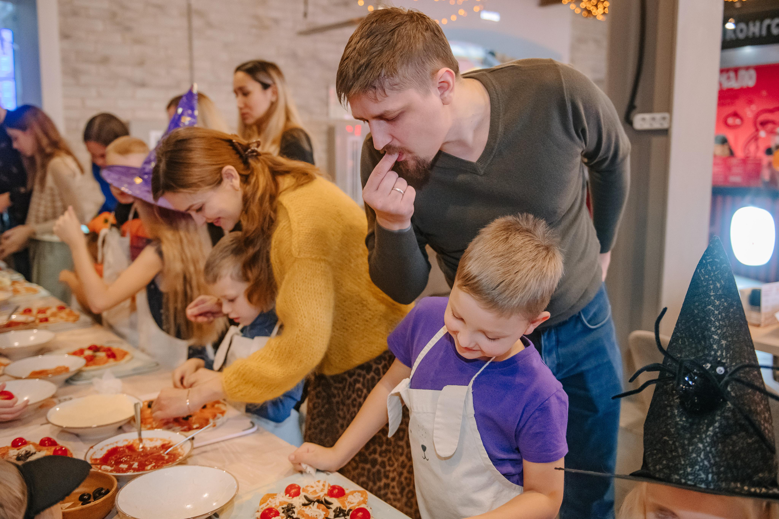 Гастродвор детский мастер-класс на Хеллоуин по приготовлению пиццы. Фотограф Валерия Голубева (Миронова)