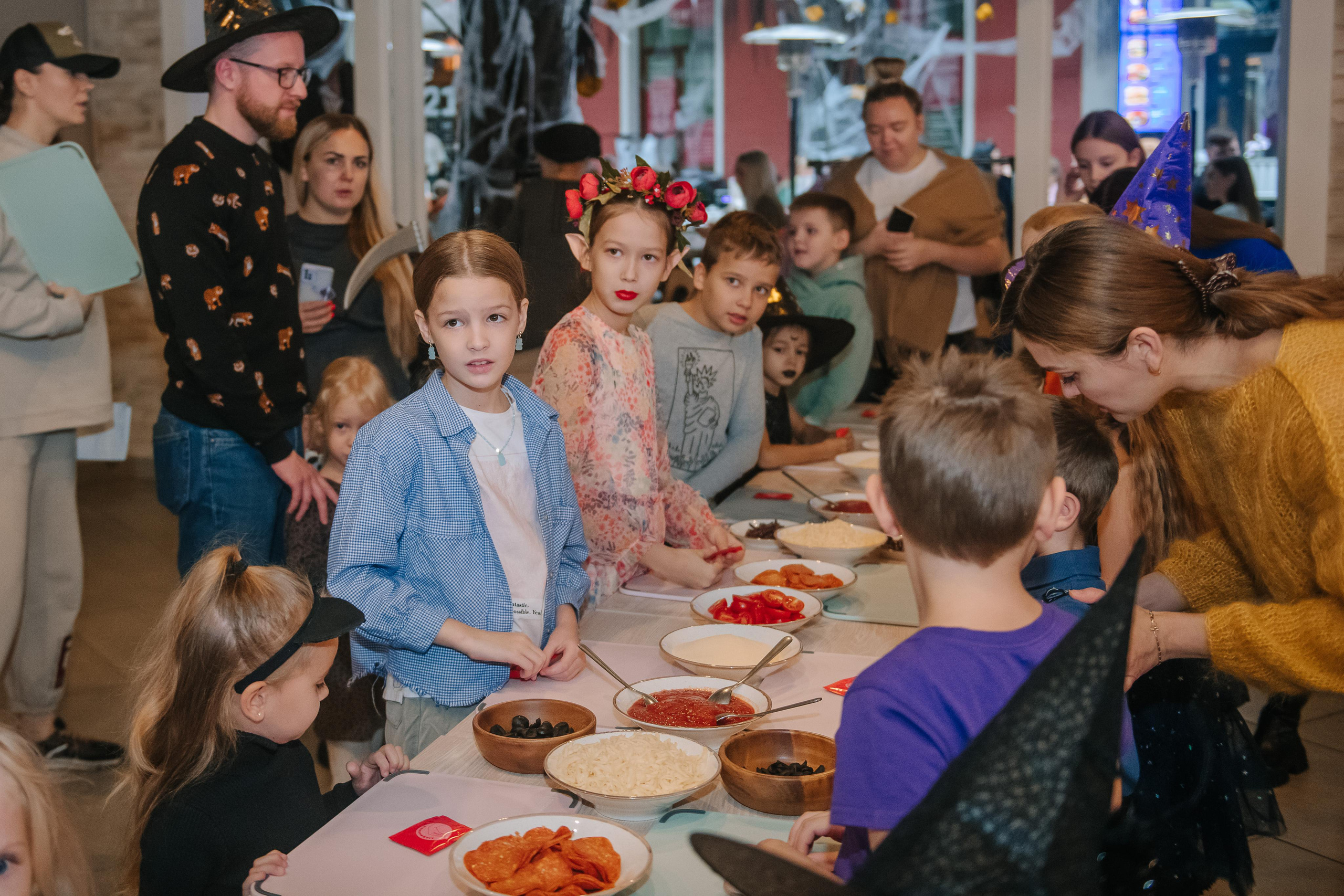 Гастродвор детский мастер-класс на Хеллоуин по приготовлению пиццы. Фотограф Валерия Голубева (Миронова)