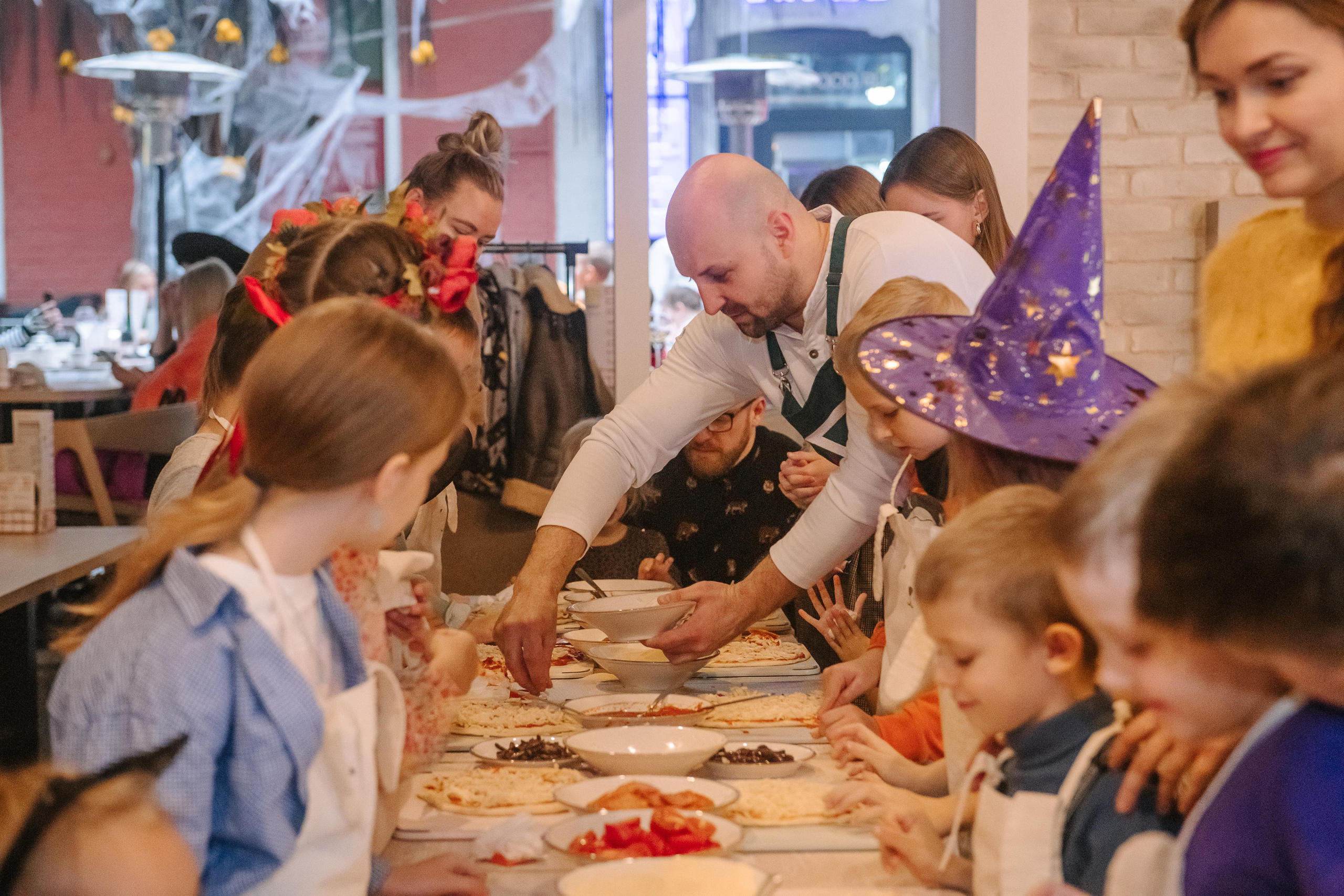 Гастродвор детский мастер-класс на Хеллоуин по приготовлению пиццы. Фотограф Валерия Голубева (Миронова)