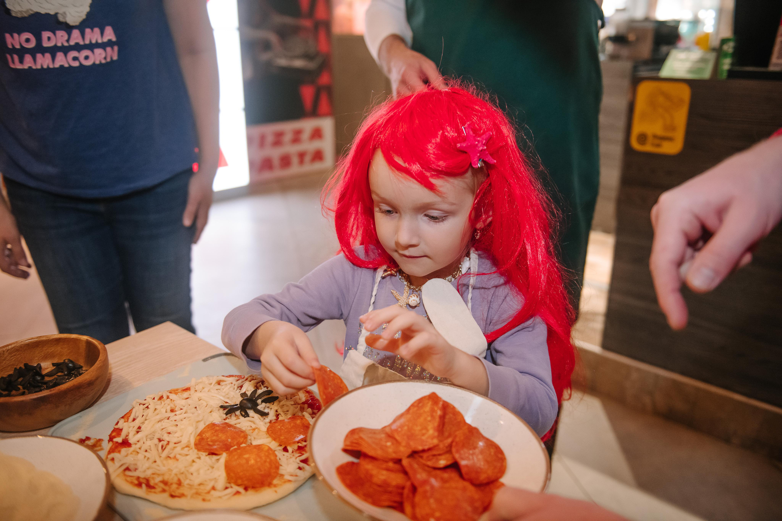 Гастродвор детский мастер-класс на Хеллоуин по приготовлению пиццы. Фотограф Валерия Голубева (Миронова)