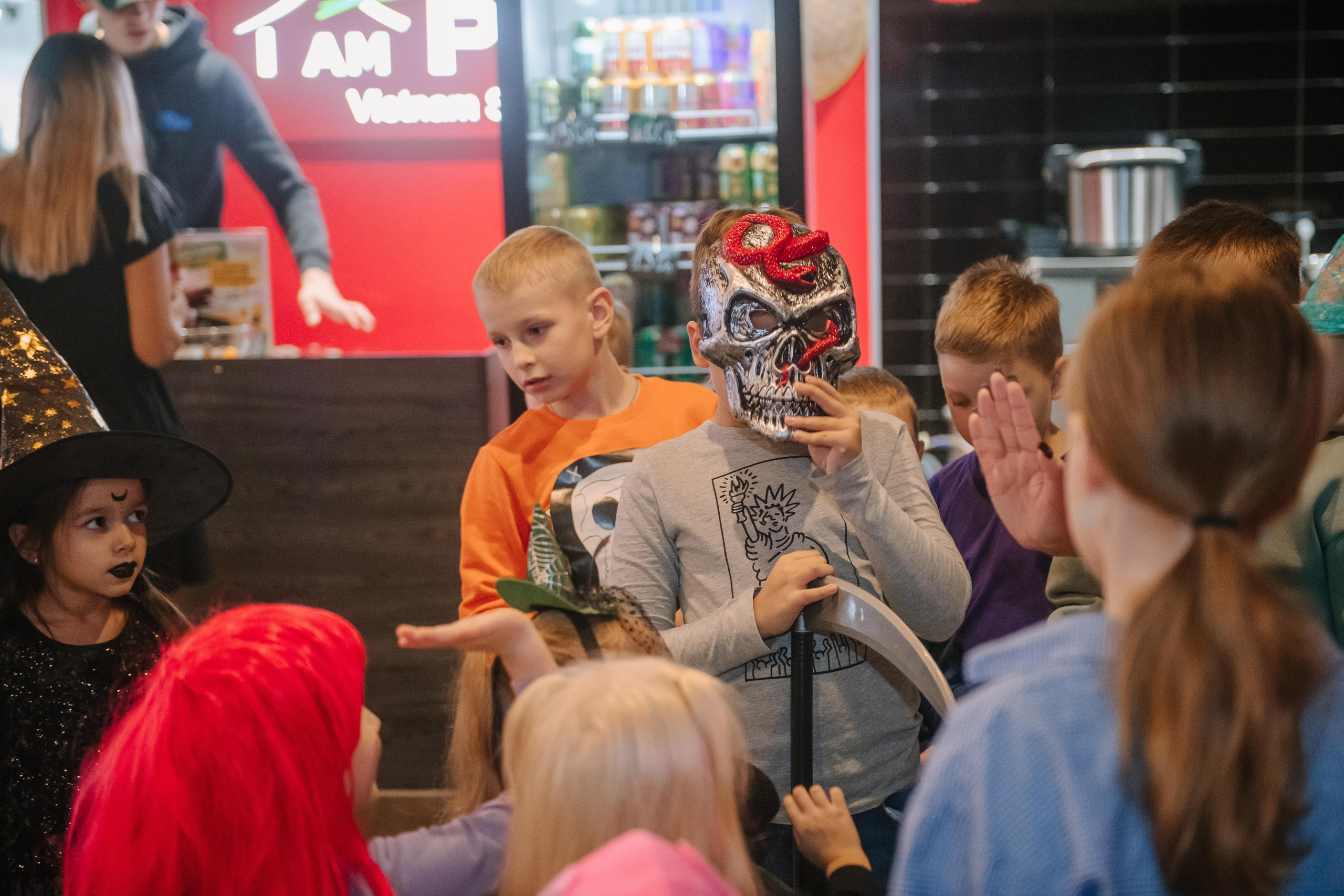 Гастродвор детский мастер-класс на Хеллоуин по приготовлению пиццы. Фотограф Валерия Голубева (Миронова)