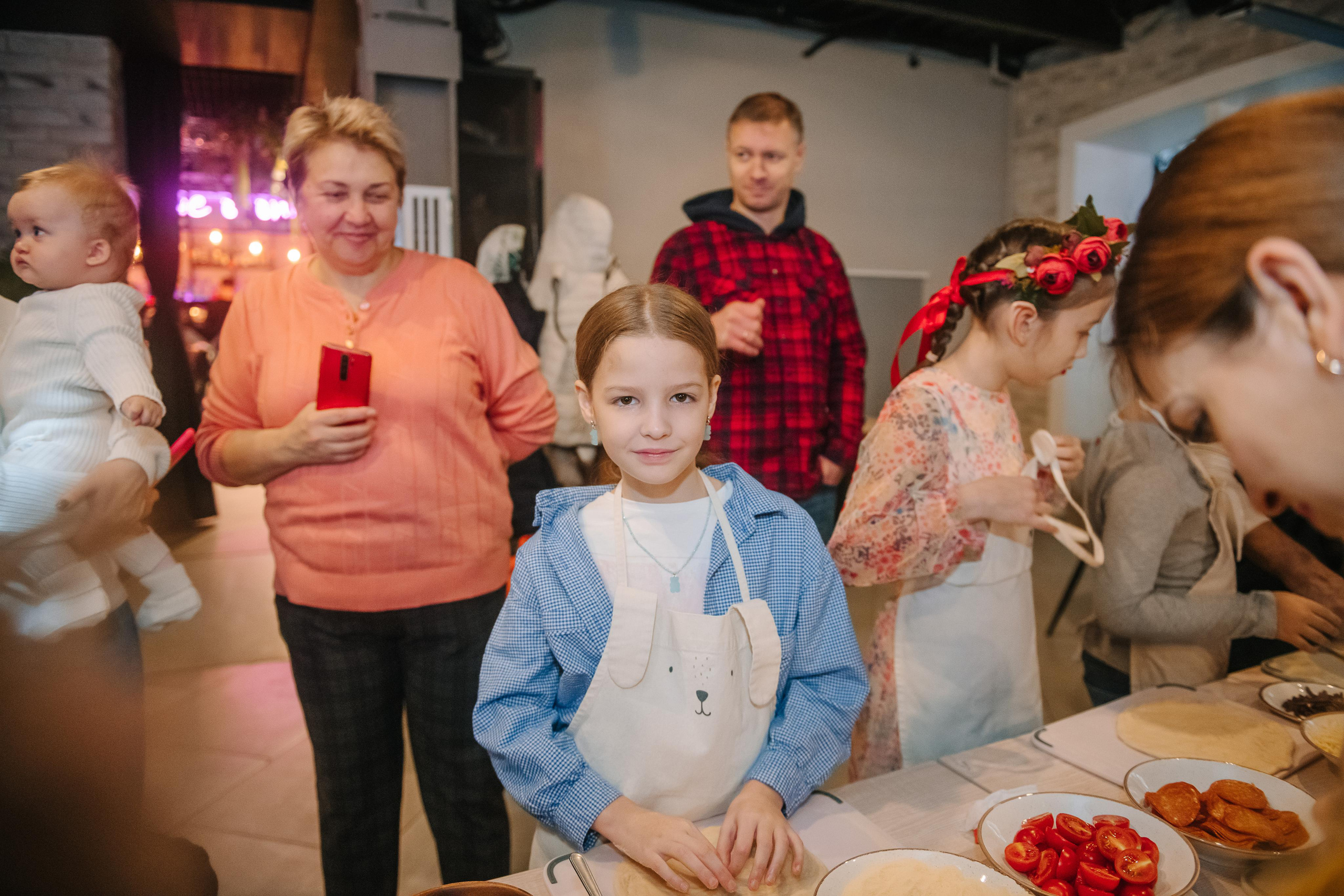 Гастродвор детский мастер-класс на Хеллоуин по приготовлению пиццы. Фотограф Валерия Голубева (Миронова)