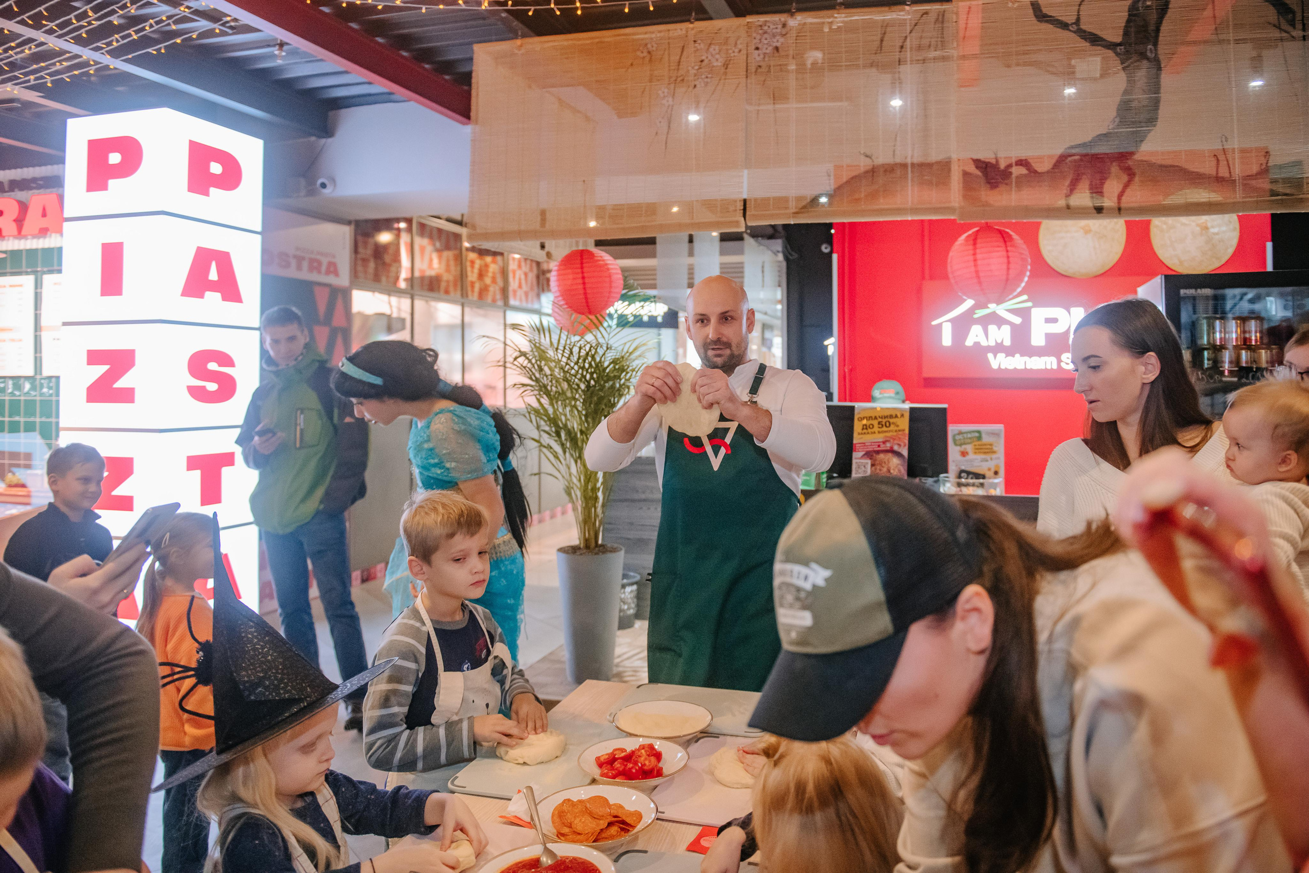 Гастродвор детский мастер-класс на Хеллоуин по приготовлению пиццы. Фотограф Валерия Голубева (Миронова)