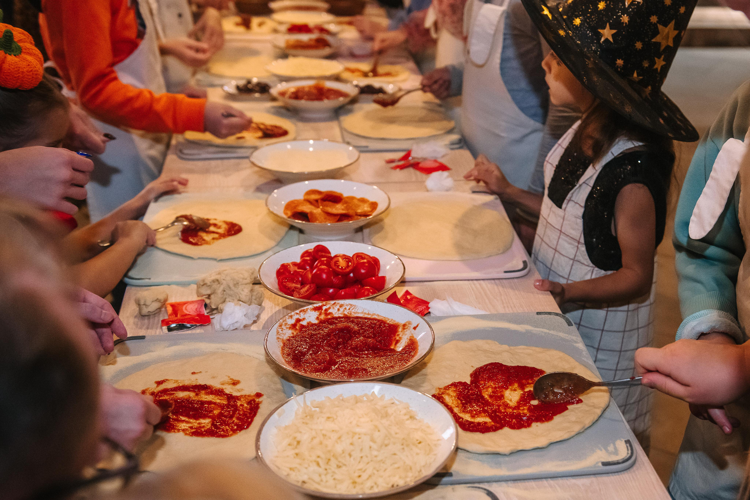 Гастродвор детский мастер-класс на Хеллоуин по приготовлению пиццы. Фотограф Валерия Голубева (Миронова)
