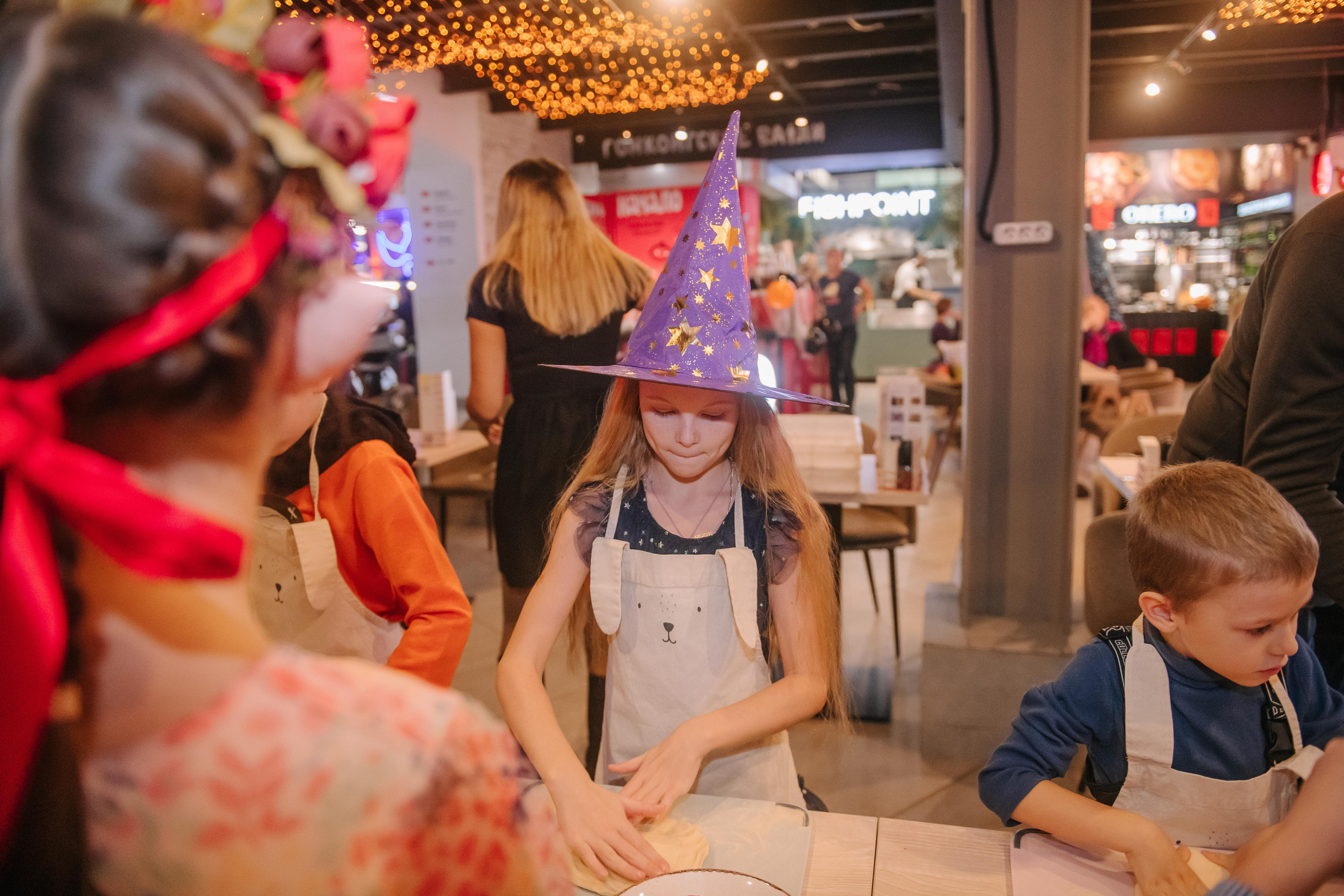 Гастродвор детский мастер-класс на Хеллоуин по приготовлению пиццы. Фотограф Валерия Голубева (Миронова)