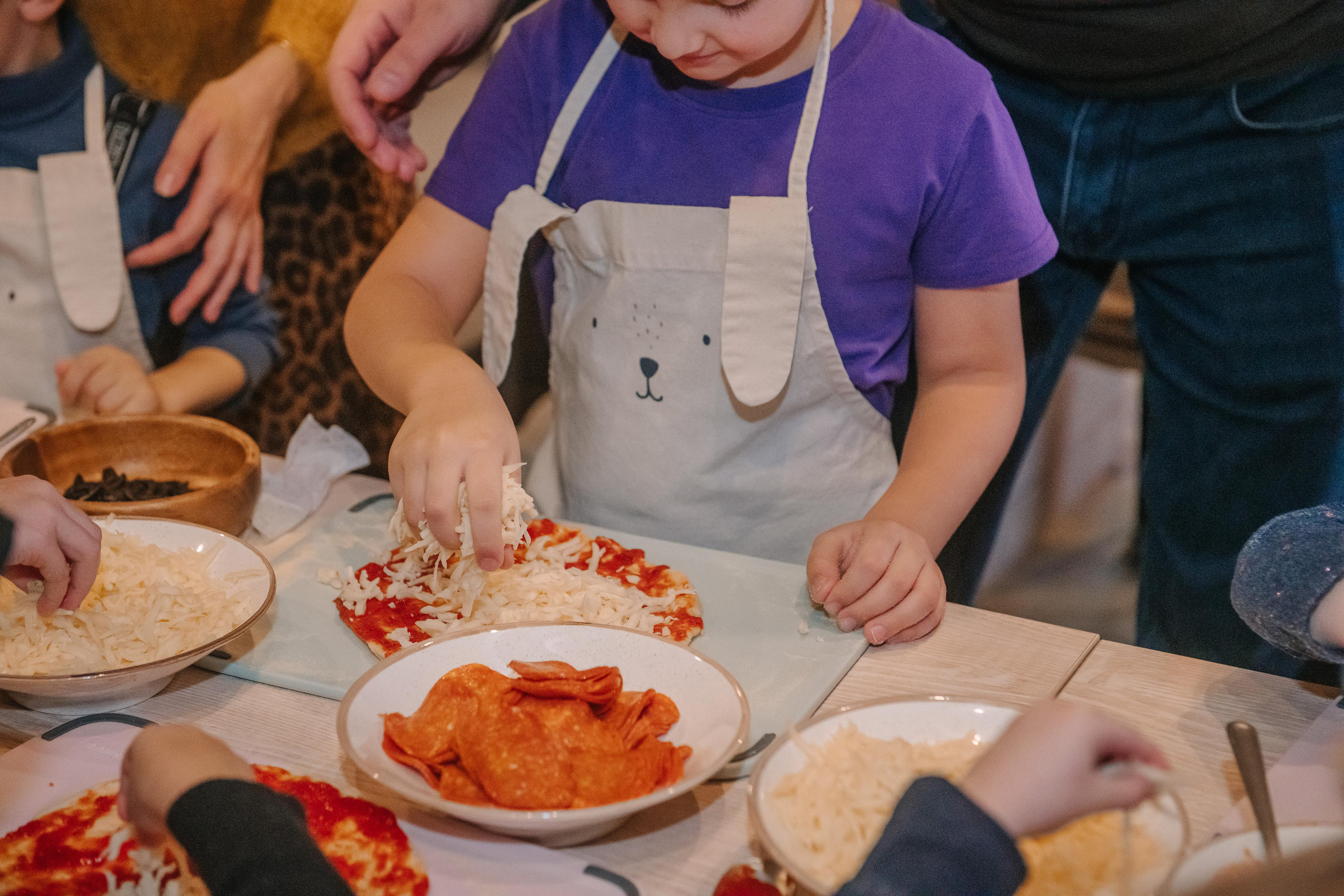 Гастродвор детский мастер-класс на Хеллоуин по приготовлению пиццы. Фотограф Валерия Голубева (Миронова)