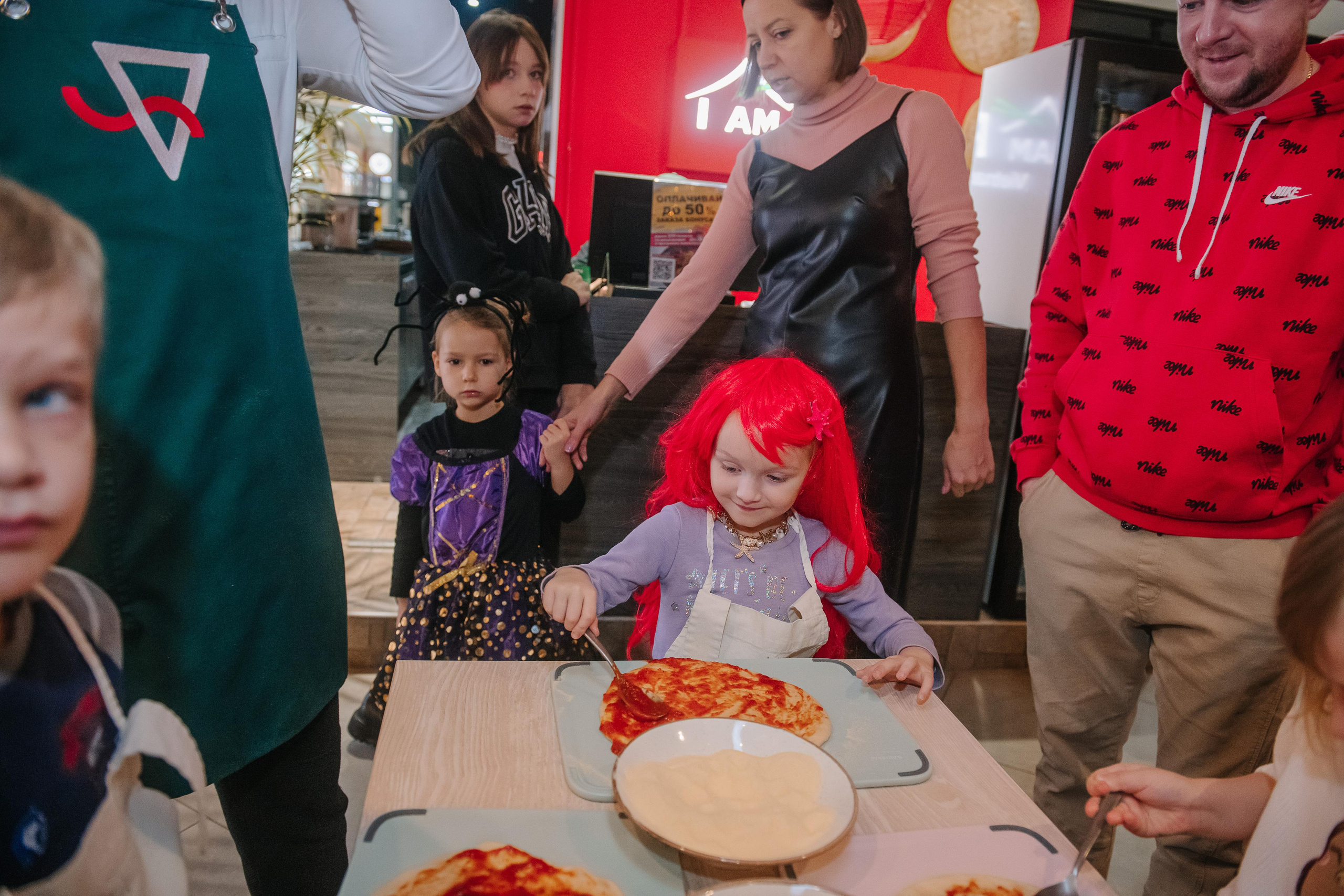 Гастродвор детский мастер-класс на Хеллоуин по приготовлению пиццы. Фотограф Валерия Голубева (Миронова)