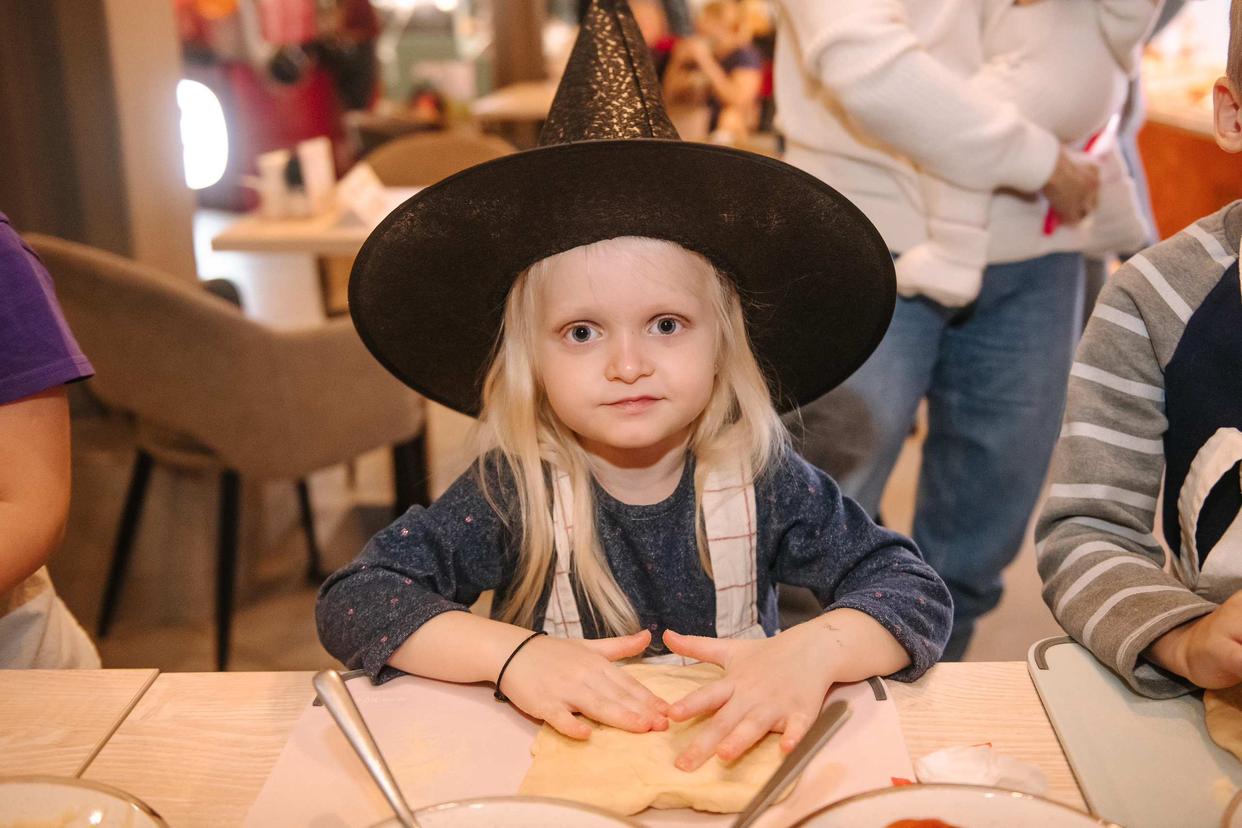 Гастродвор детский мастер-класс на Хеллоуин по приготовлению пиццы. Фотограф Валерия Голубева (Миронова)