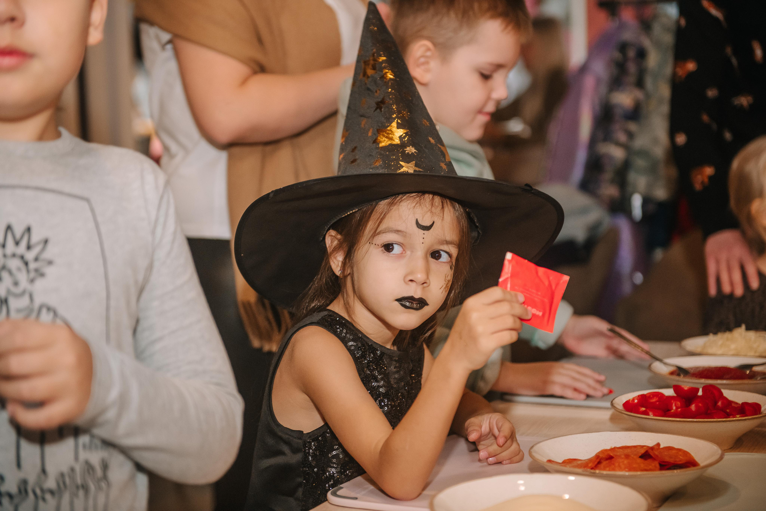 Гастродвор детский мастер-класс на Хеллоуин по приготовлению пиццы. Фотограф Валерия Голубева (Миронова)