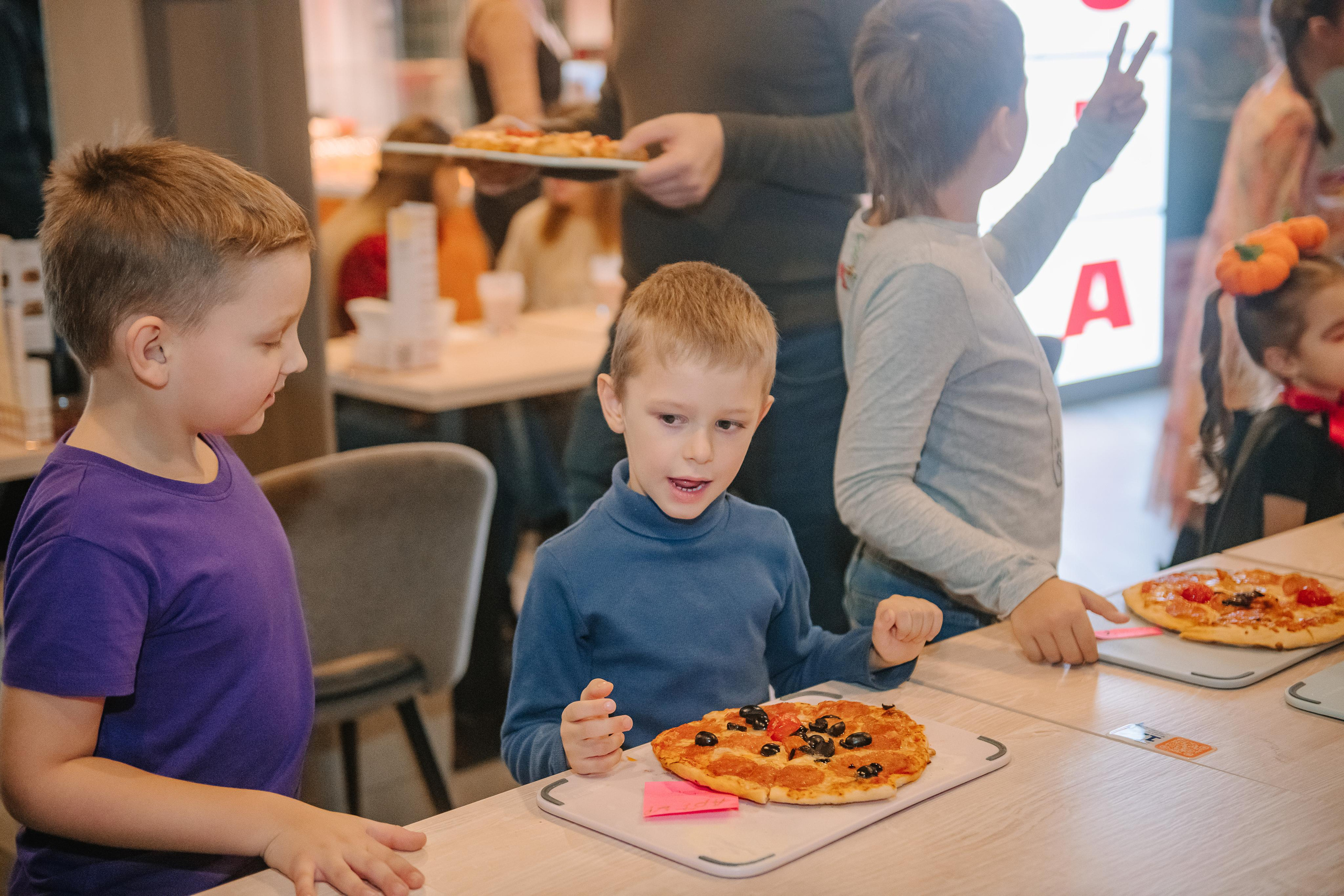 Гастродвор детский мастер-класс на Хеллоуин по приготовлению пиццы. Фотограф Валерия Голубева (Миронова)