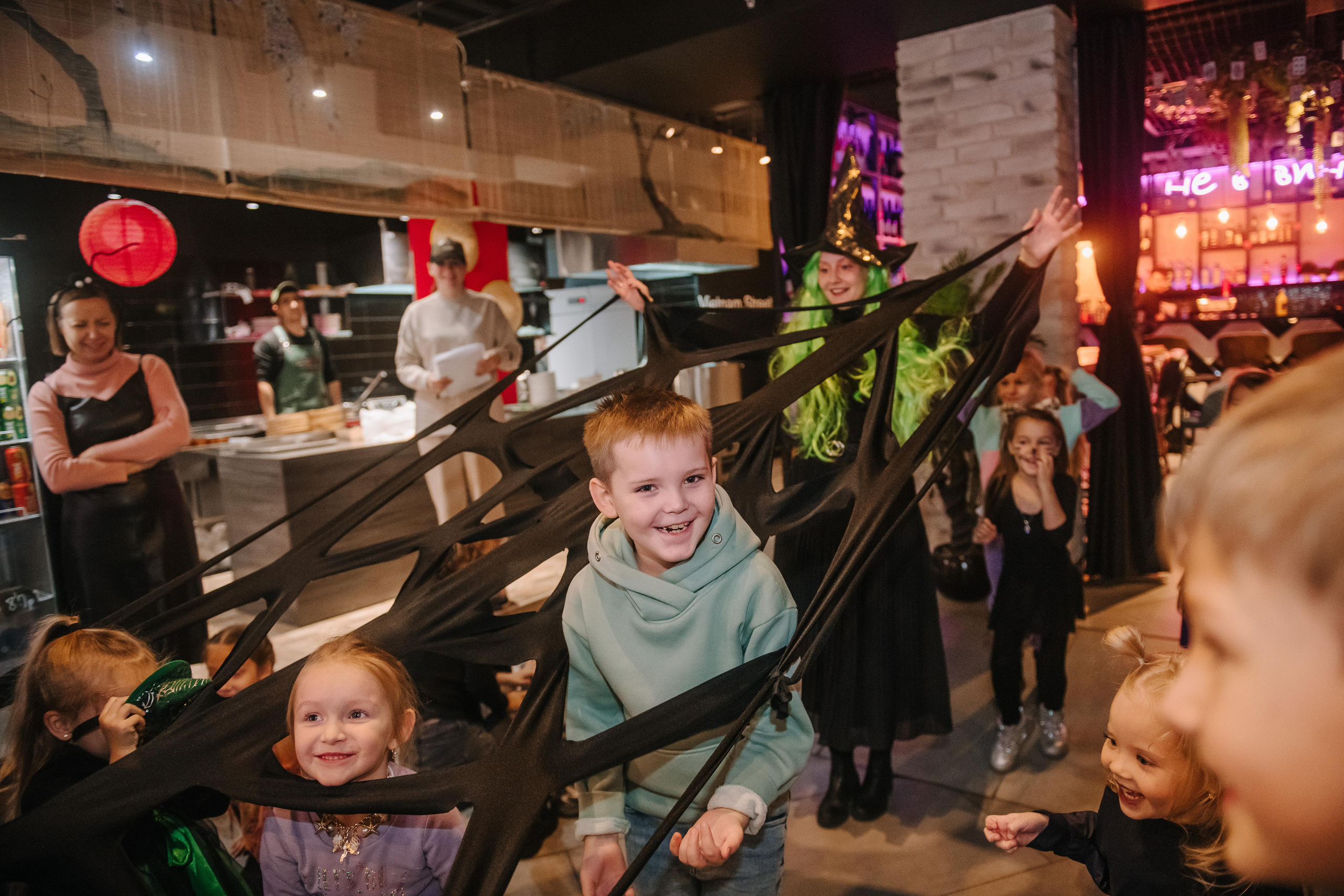 Гастродвор детский мастер-класс на Хеллоуин по приготовлению пиццы. Фотограф Валерия Голубева (Миронова)