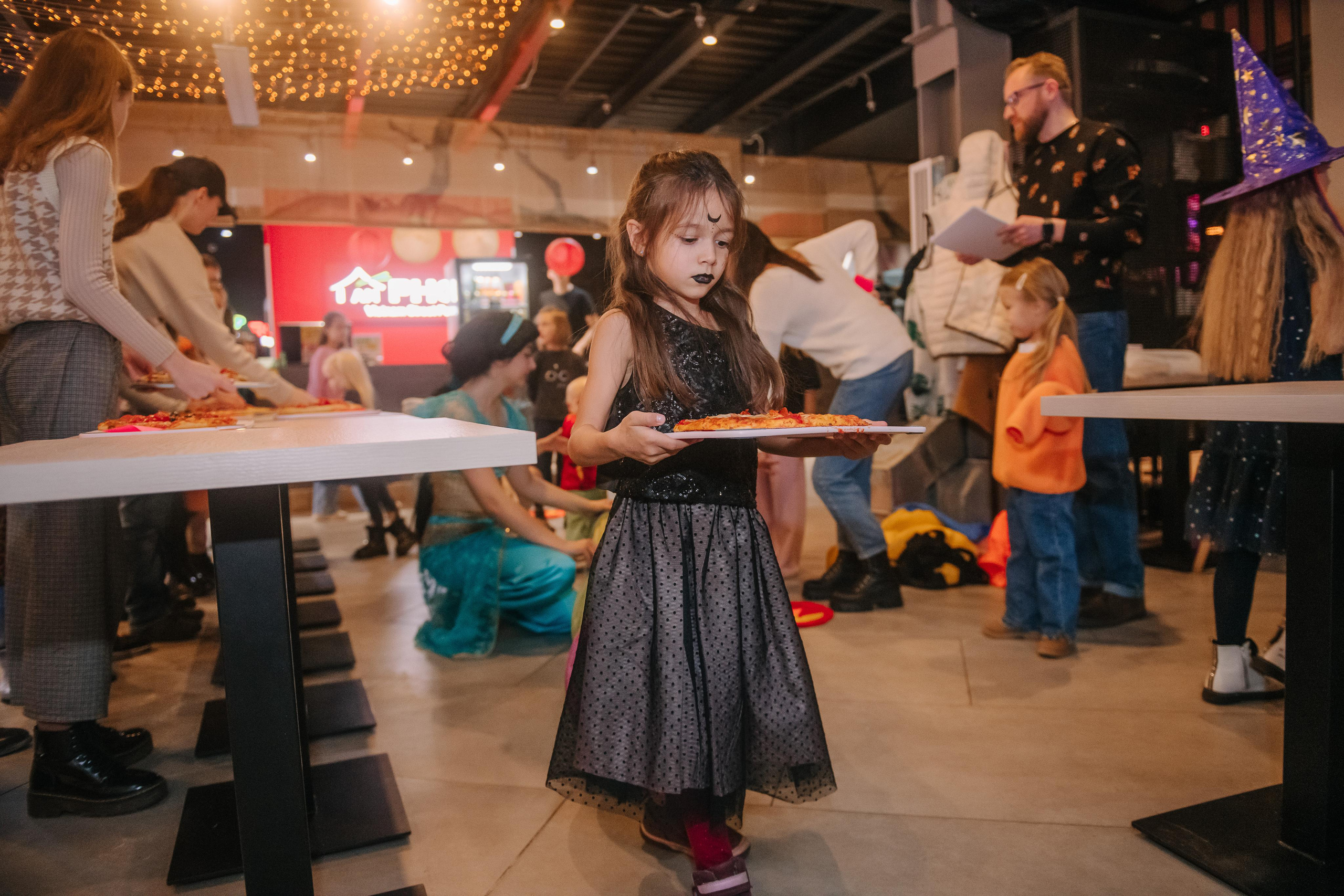 Гастродвор детский мастер-класс на Хеллоуин по приготовлению пиццы. Фотограф Валерия Голубева (Миронова)