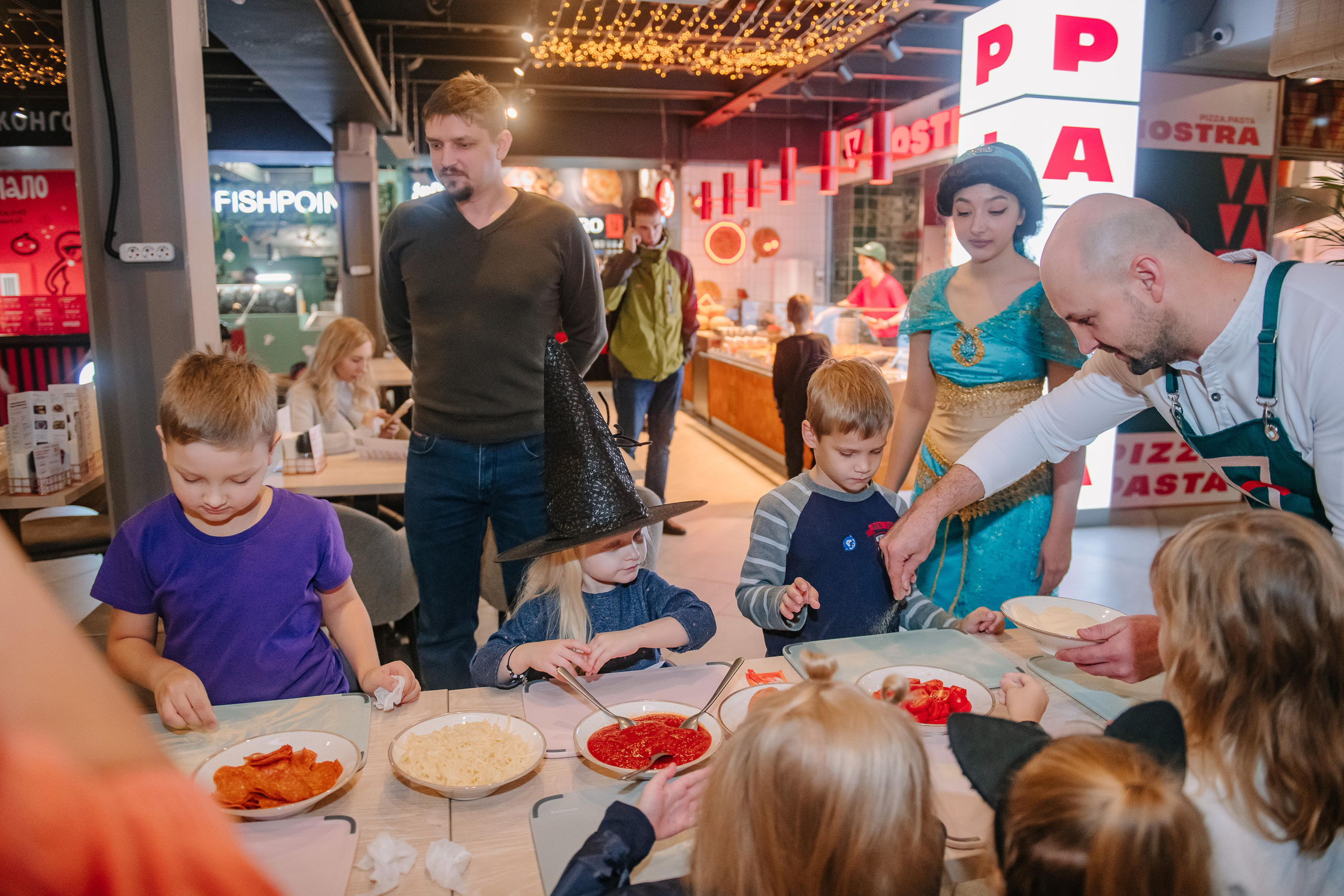 Гастродвор детский мастер-класс на Хеллоуин по приготовлению пиццы. Фотограф Валерия Голубева (Миронова)