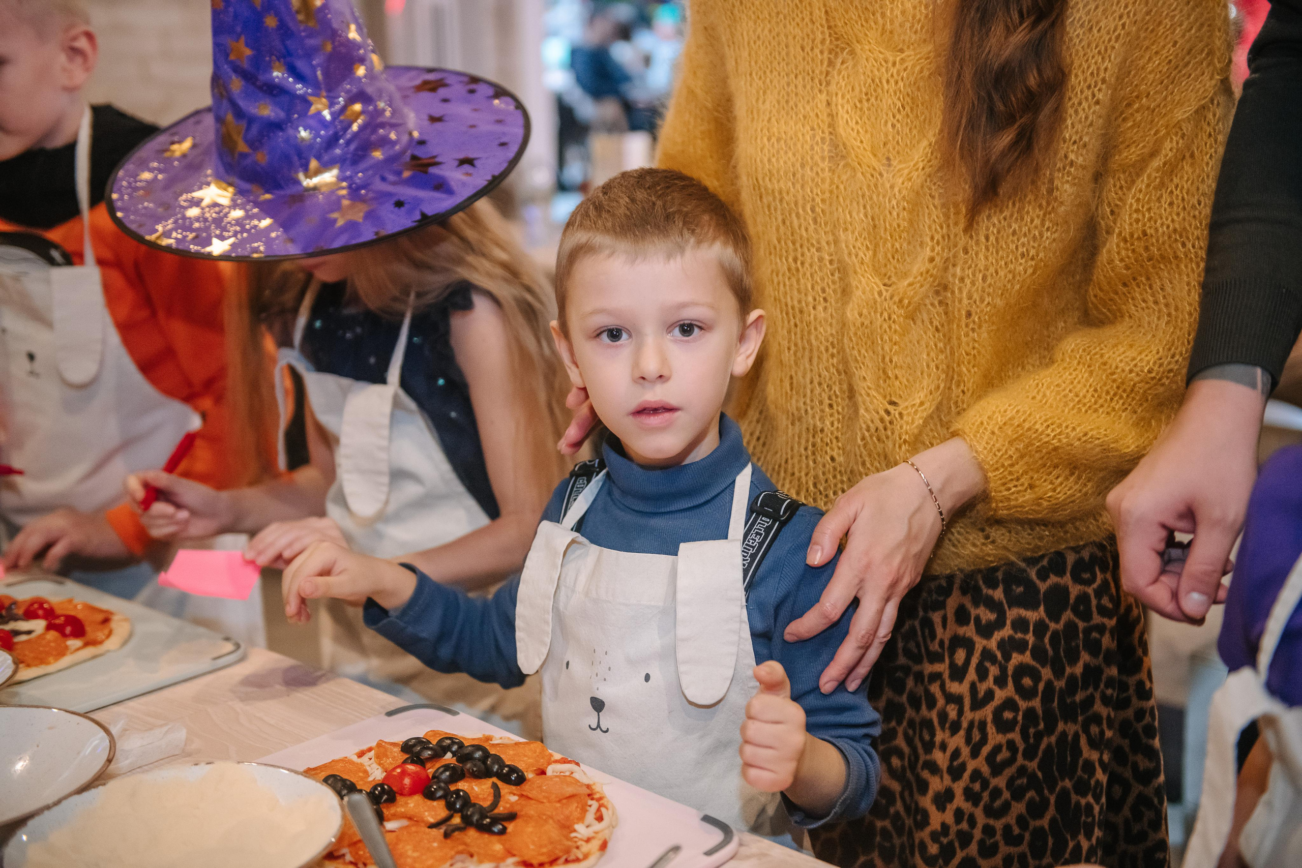 Гастродвор детский мастер-класс на Хеллоуин по приготовлению пиццы. Фотограф Валерия Голубева (Миронова)