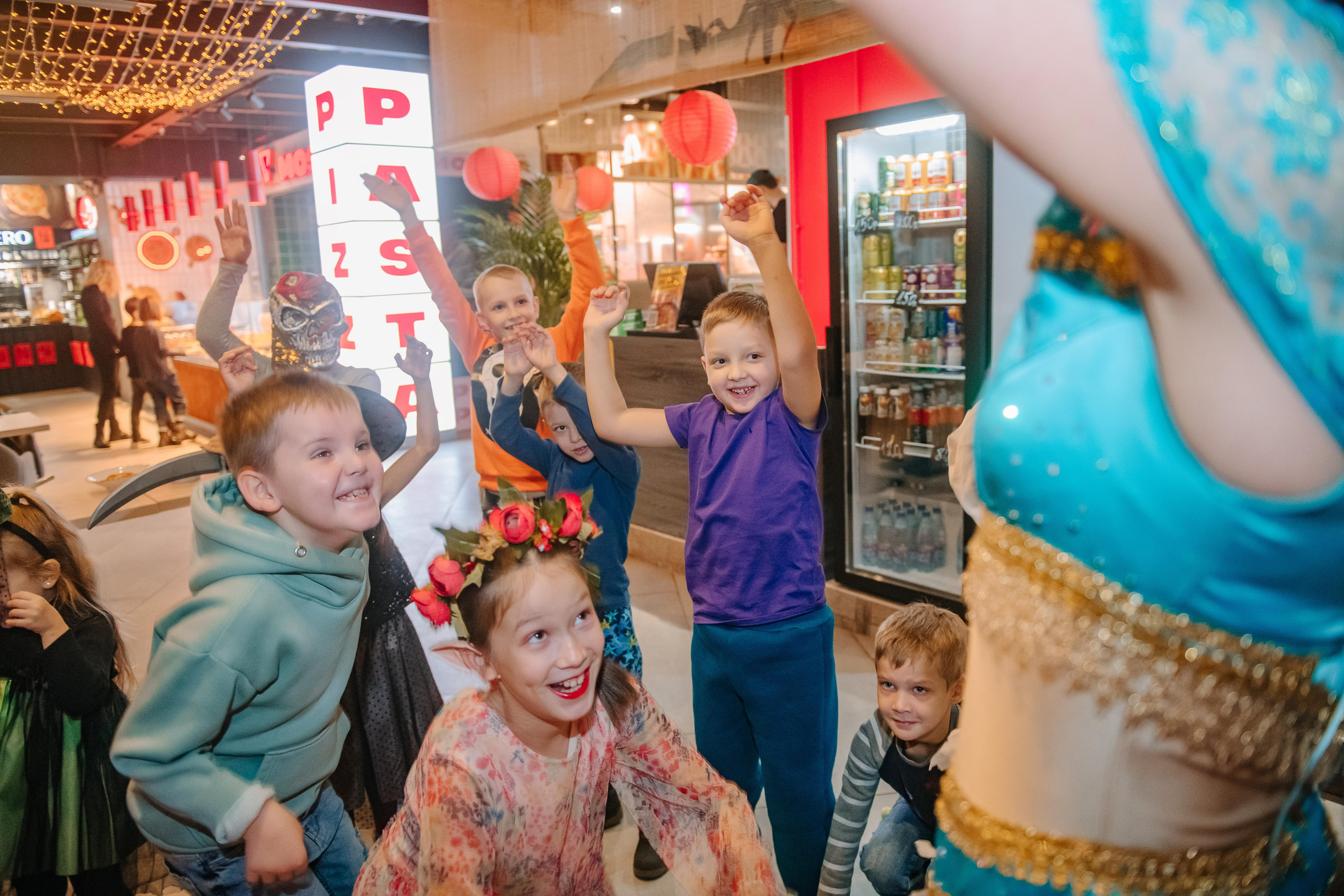 Гастродвор детский мастер-класс на Хеллоуин по приготовлению пиццы. Фотограф Валерия Голубева (Миронова)