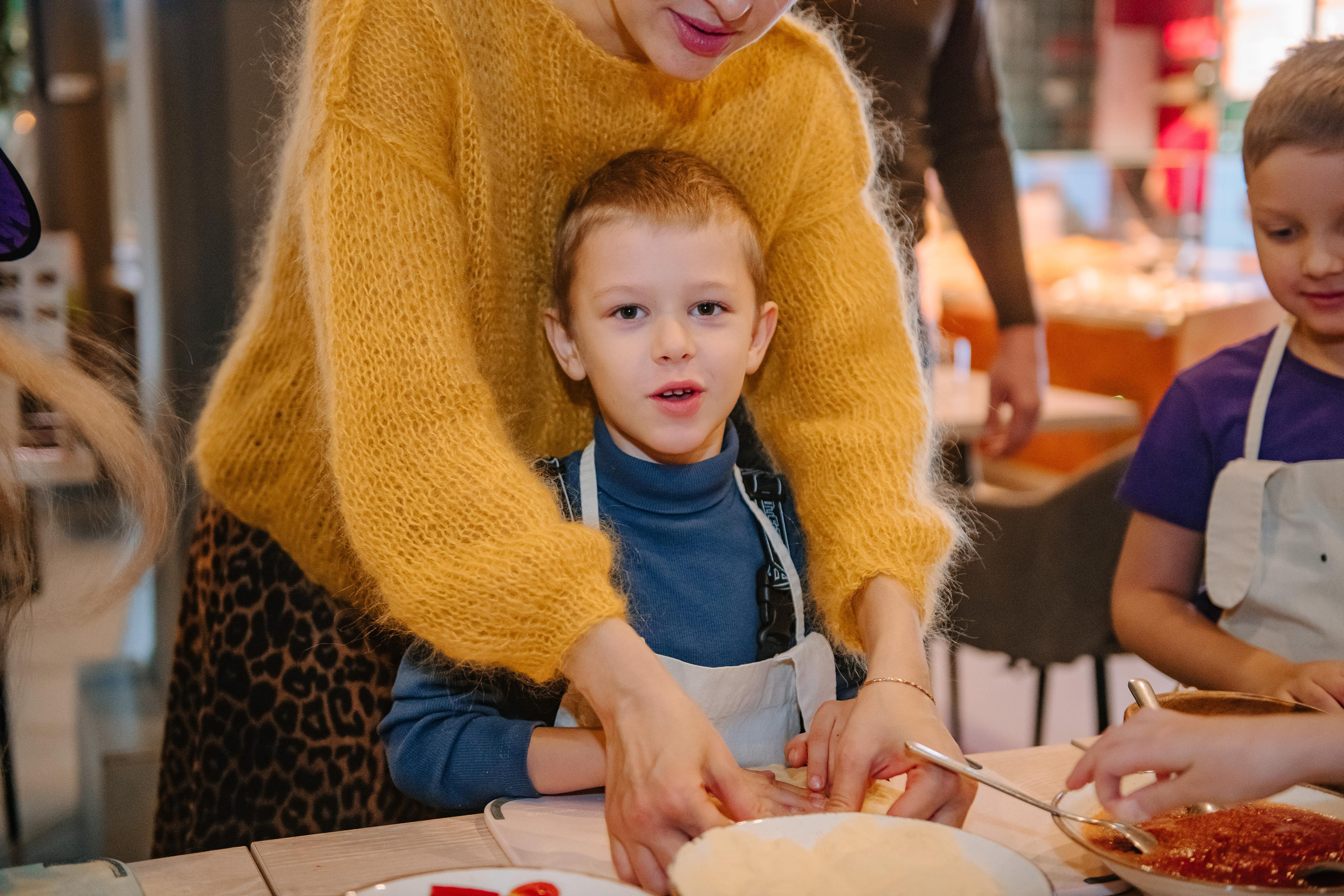 Гастродвор детский мастер-класс на Хеллоуин по приготовлению пиццы. Фотограф Валерия Голубева (Миронова)