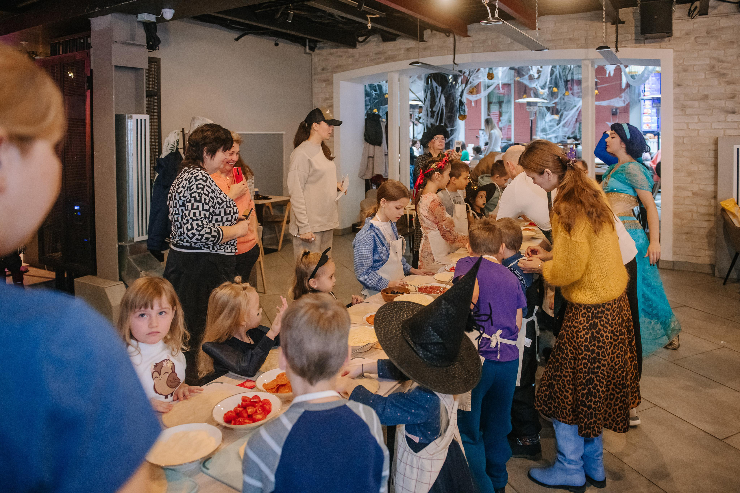 Гастродвор детский мастер-класс на Хеллоуин по приготовлению пиццы. Фотограф Валерия Голубева (Миронова)