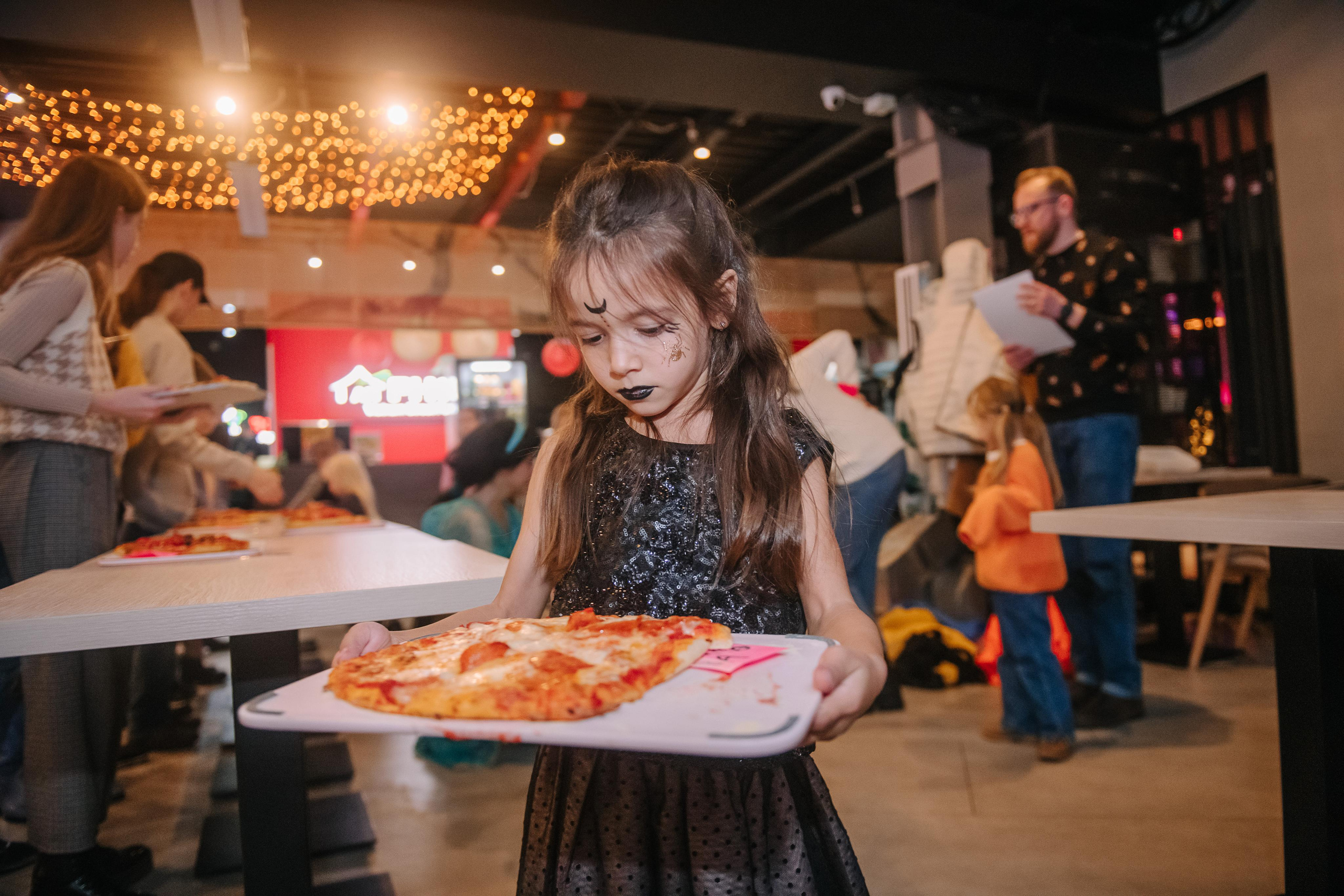 Гастродвор детский мастер-класс на Хеллоуин по приготовлению пиццы. Фотограф Валерия Голубева (Миронова)