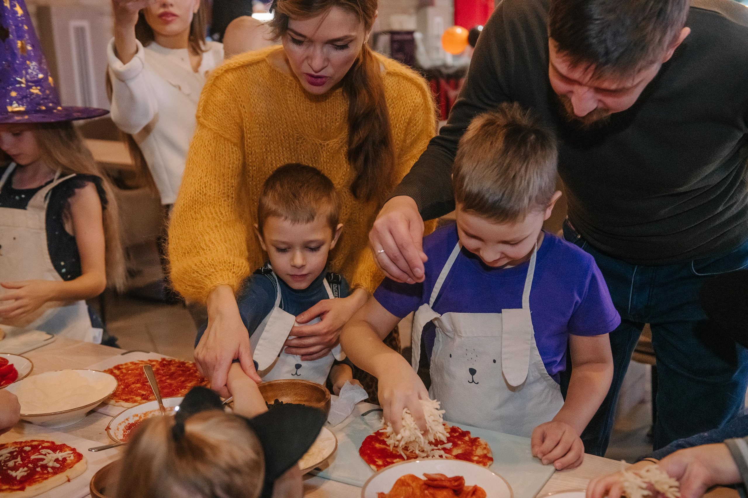 Гастродвор детский мастер-класс на Хеллоуин по приготовлению пиццы. Фотограф Валерия Голубева (Миронова)